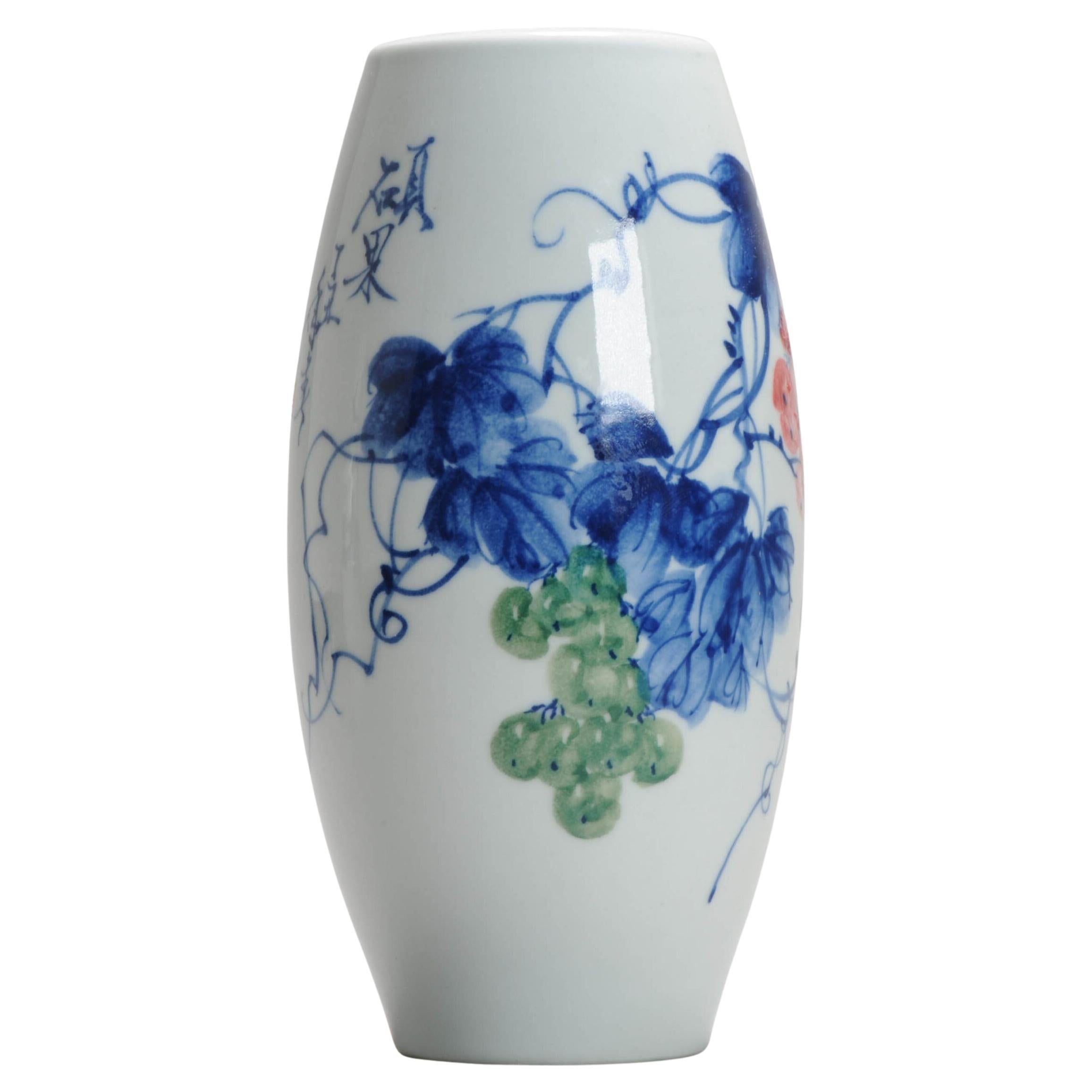 Vaso di porcellana cinese d'epoca PROC Liling Flower Grapes, sottosmalto, 20° sec.