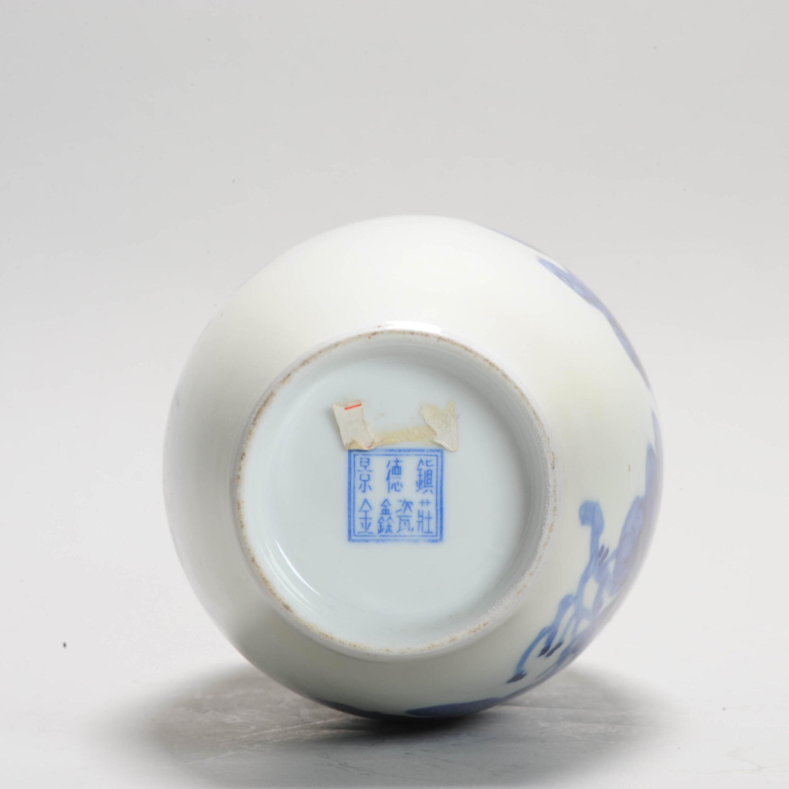 Grazioso vaso di porcellana cinese. Liling sottosmalto. Risalgono agli anni '80 o '90.

Base marcata.

Informazioni aggiuntive:
Materiale: Porcellana e ceramica
Regione di origine: Cina
Tipo di decorazione / Colore: Policromo
Periodo: 20°