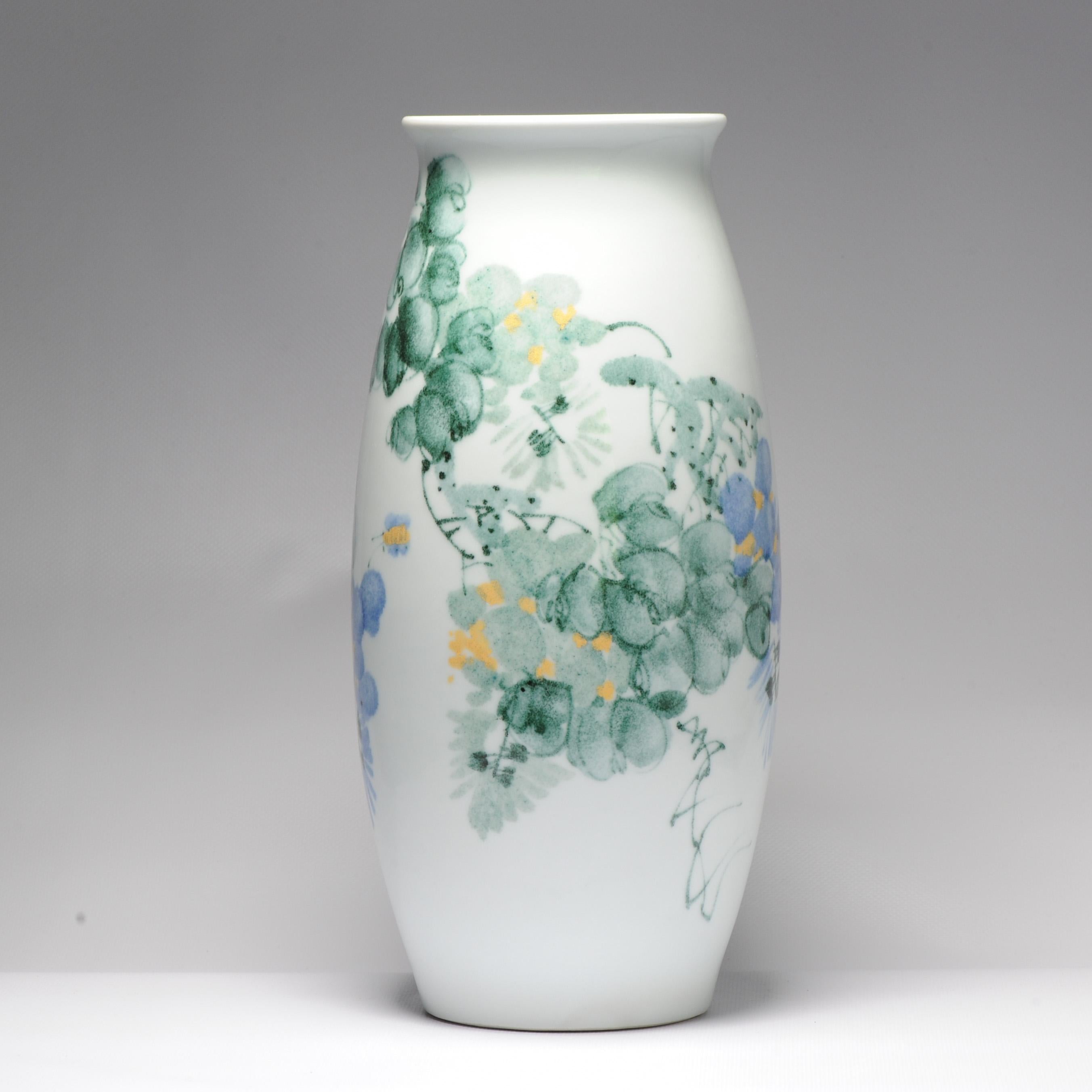 Lovely Chinese porcelain vase. Underglaze Liling. Dating to the 1980's or 90's.

Marked Base.

Additional information:
Material: Porcelain 
Type: Tea Drinking, Teapots
Region of Origin: China
Period: 20th century PRoC (1949 - now)
Condition:
