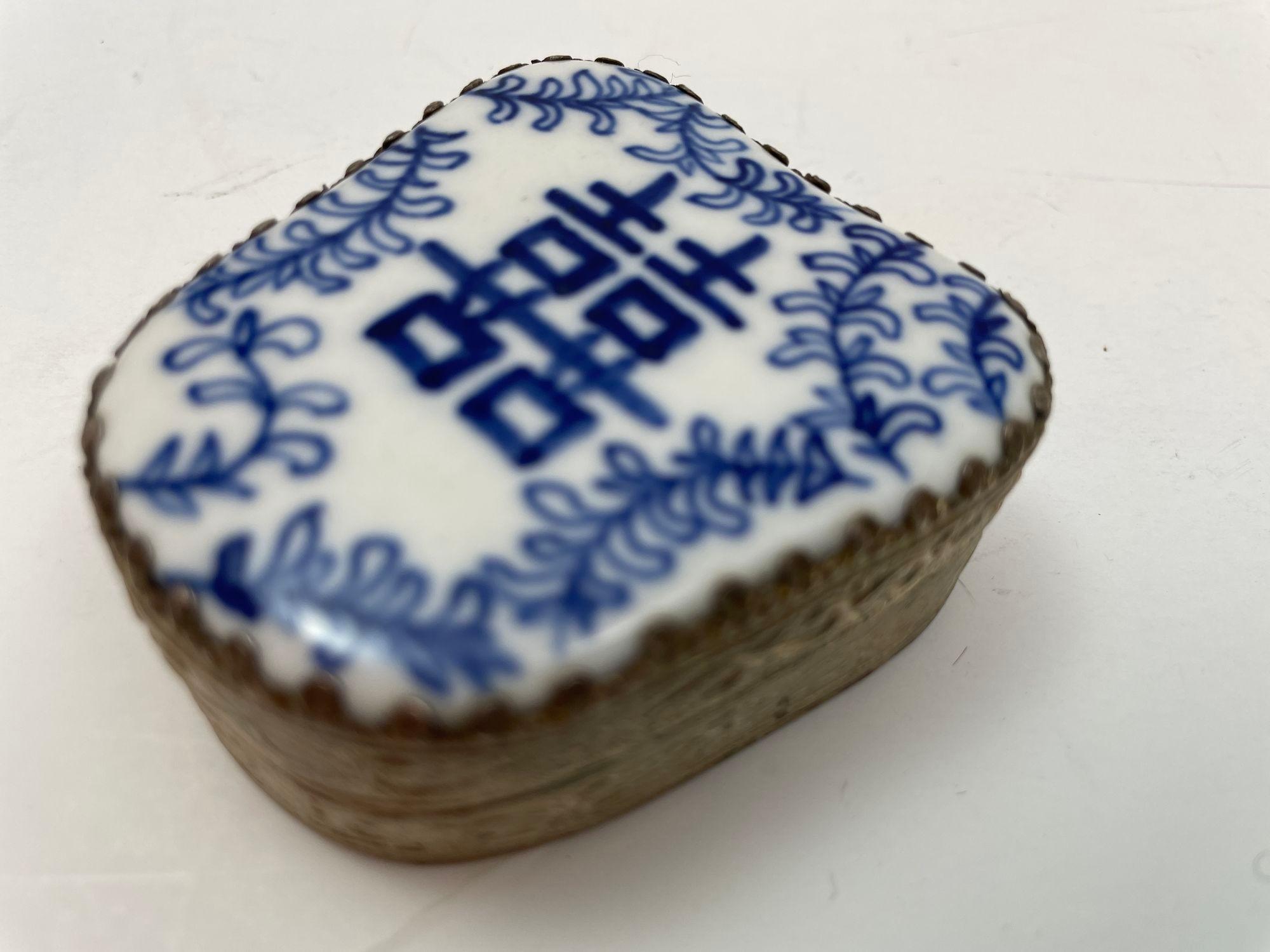 Vintage Chinese Porcelain Shard Box Oriental Decorative Nickel Silver For Sale 3