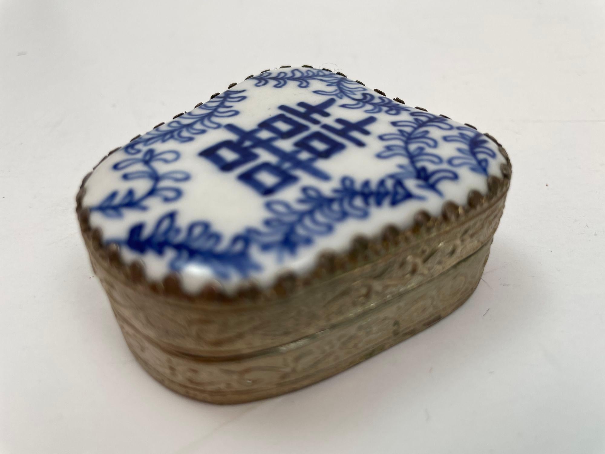 Vintage Chinese Porcelain Shard Box Oriental Decorative Nickel Silver For Sale 4