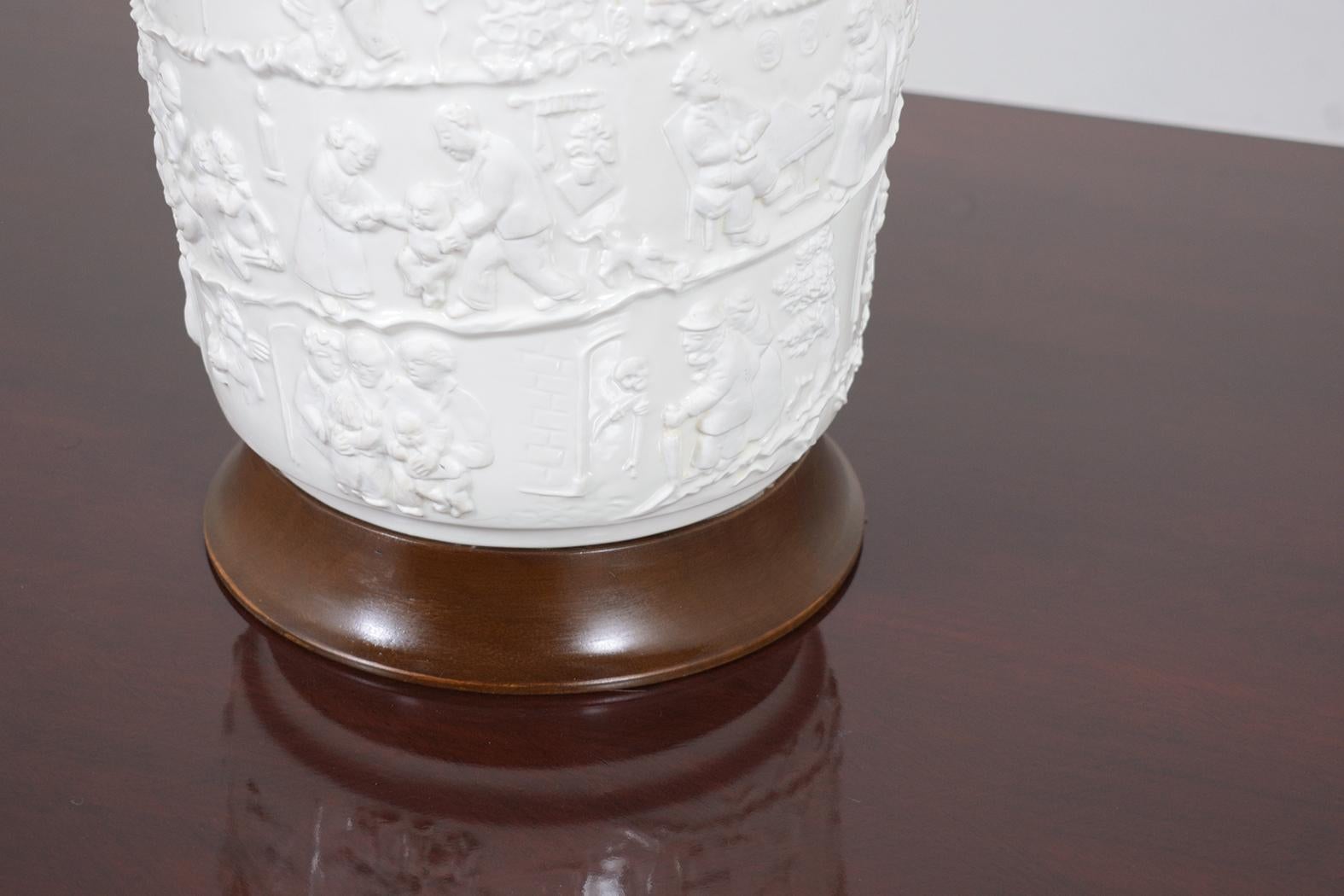 Vintage Chinese Porcelain Table Lamp: Intricate Design with Modern Wiring For Sale 1