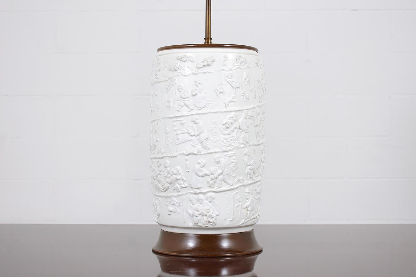 Vintage Chinese Porcelain Table Lamp: Intricate Design with Modern Wiring In Good Condition For Sale In Los Angeles, CA