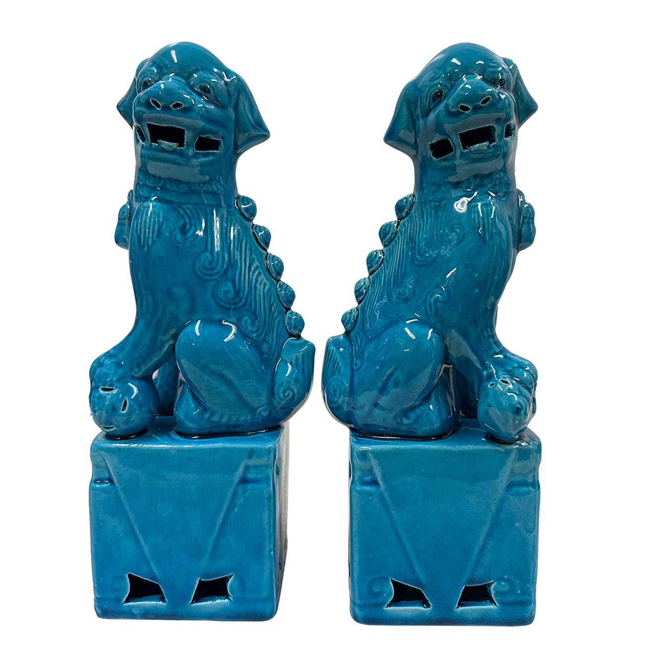 Cinese Figurine di cane Foo in porcellana cinese turchese d'epoca - una coppia in vendita