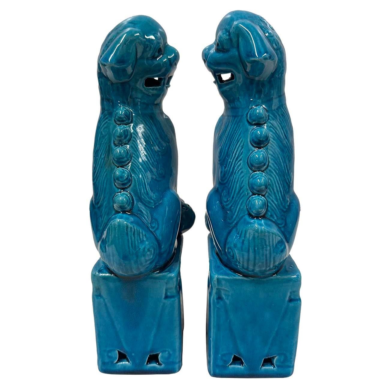 Porcellana Figurine di cane Foo in porcellana cinese turchese d'epoca - una coppia in vendita