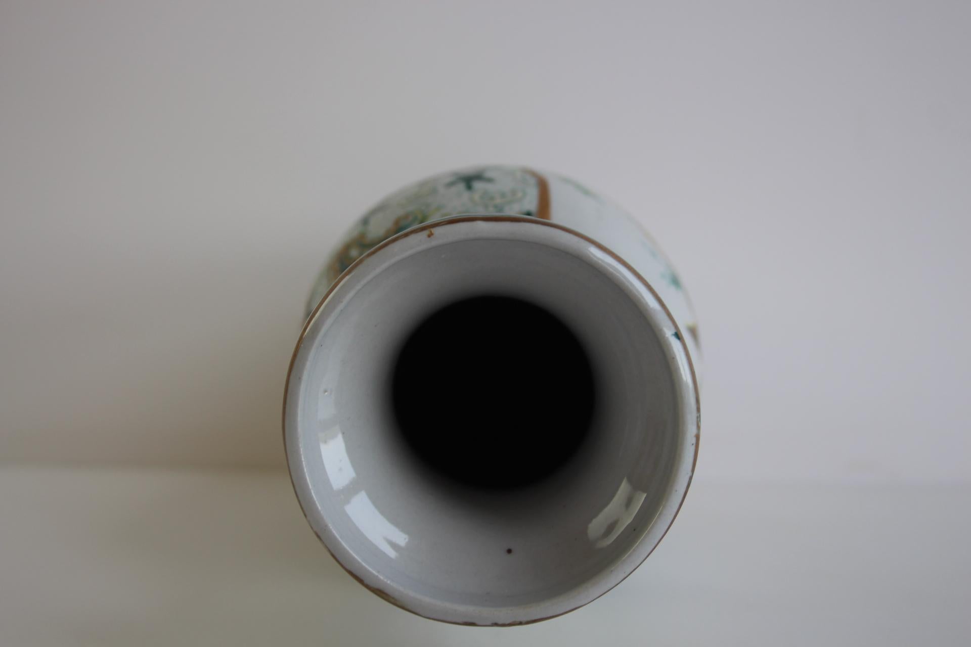 Vaso cinese d'epoca in porcellana con uccelli e disegni floreali in vendita 1