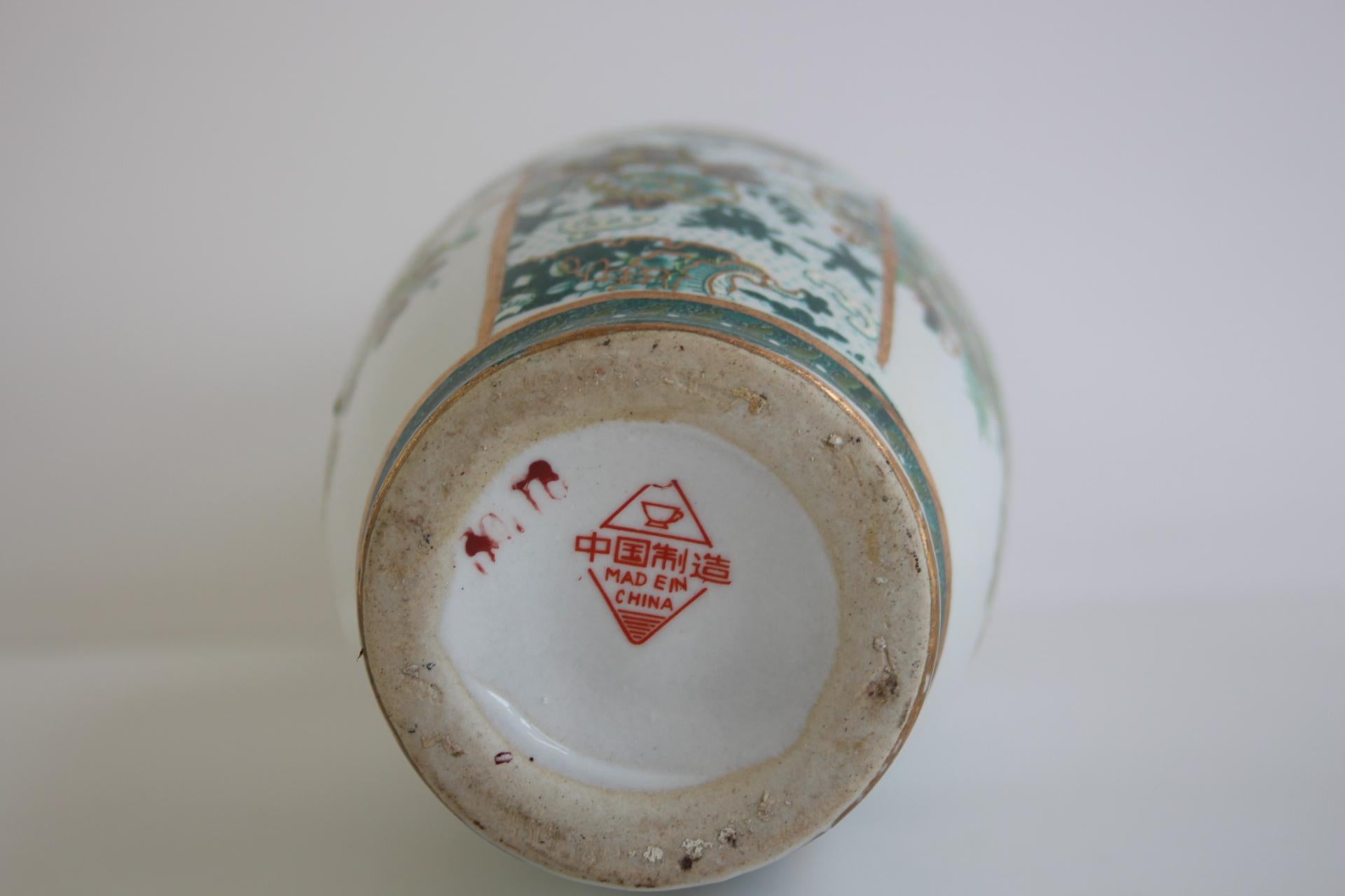 Vaso cinese d'epoca in porcellana con uccelli e disegni floreali in vendita 2