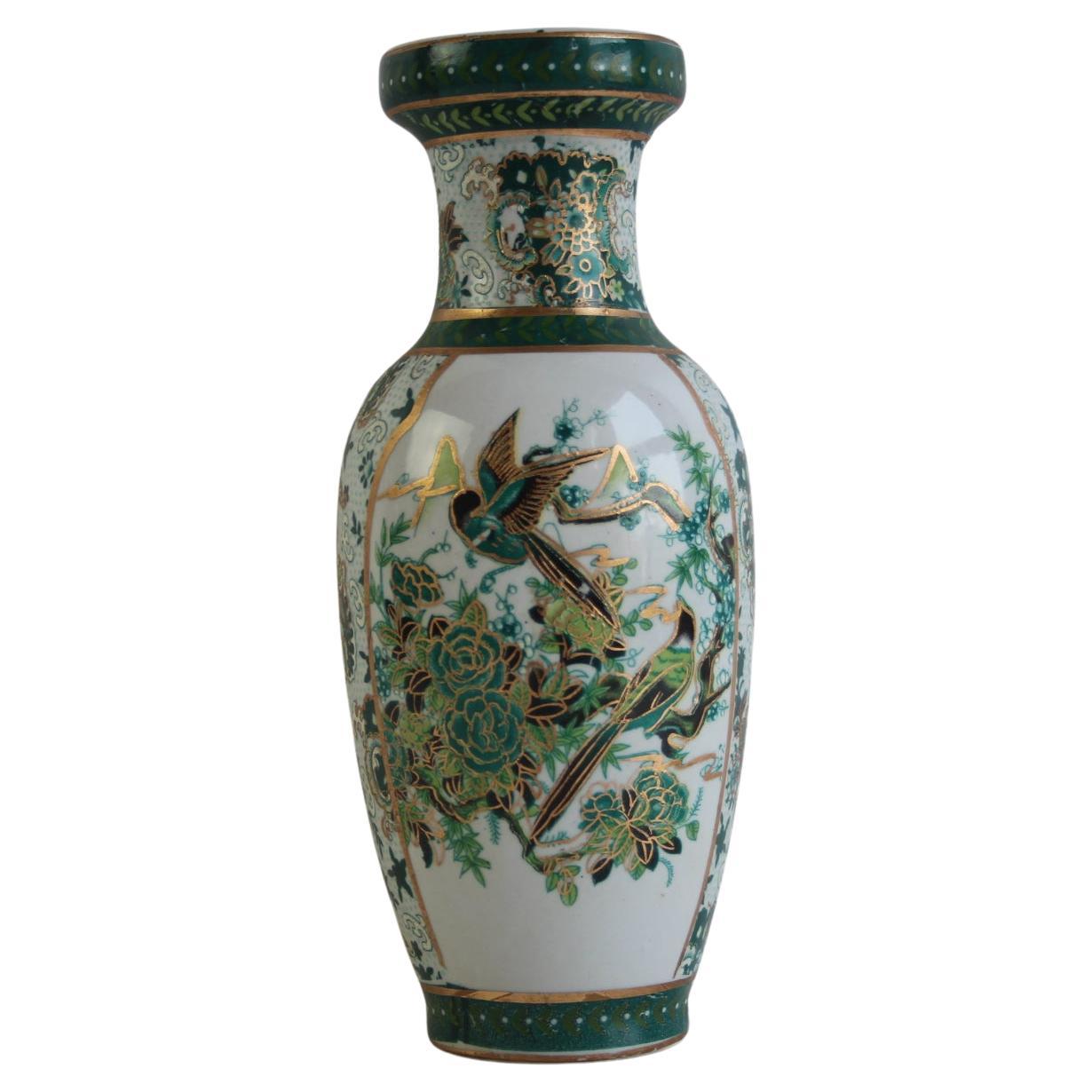 Vaso cinese d'epoca in porcellana con uccelli e disegni floreali