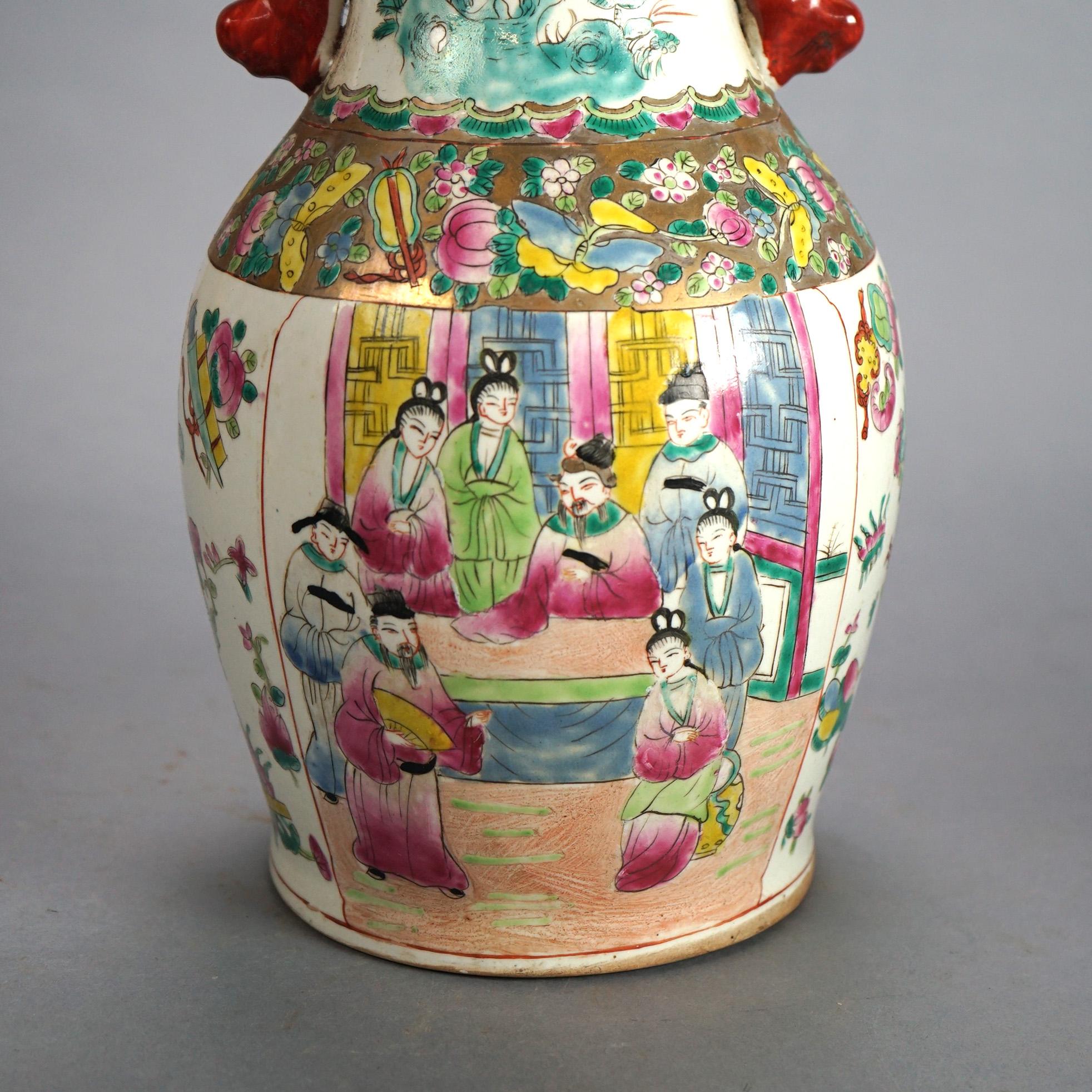 Vaso di porcellana cinese d'epoca con scena di genere e fiori da giardino, timbrato, C1930 in vendita 1