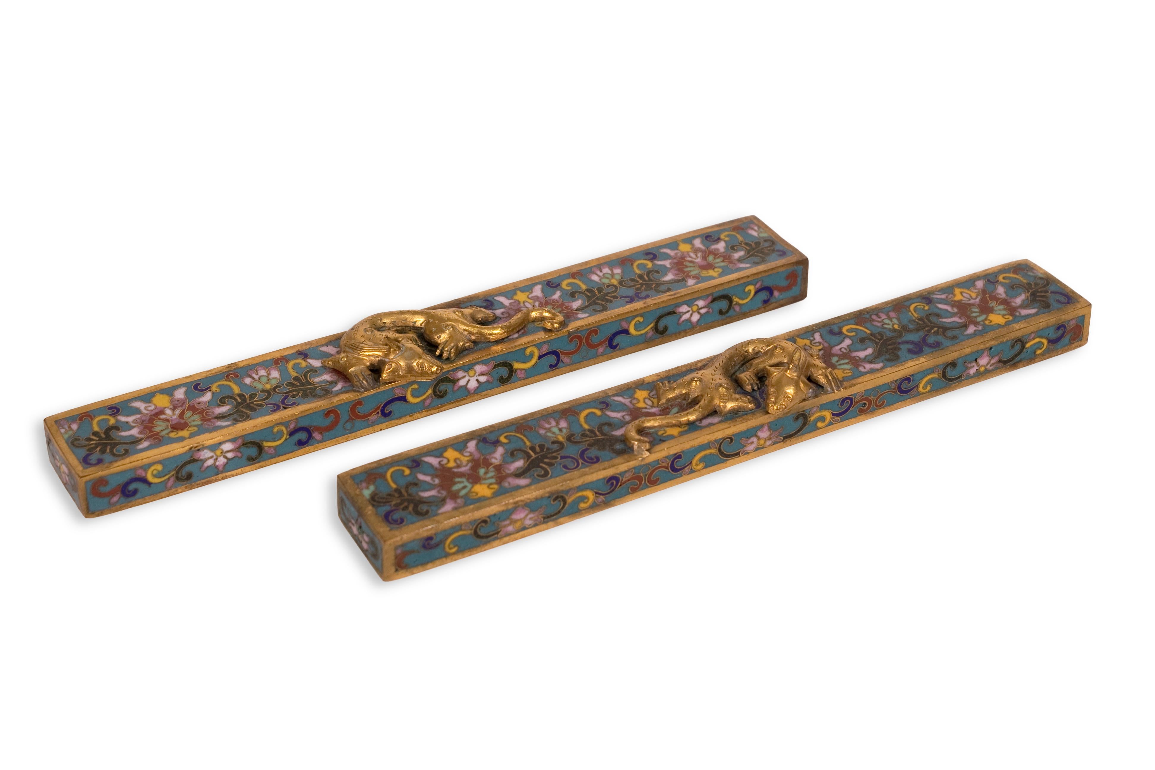 Vintage Chinese Qing Dynasty Schreibtisch oder Kalligraphie Set Cloisonne asiatischen Gelehrten im Zustand „Gut“ im Angebot in Keego Harbor, MI
