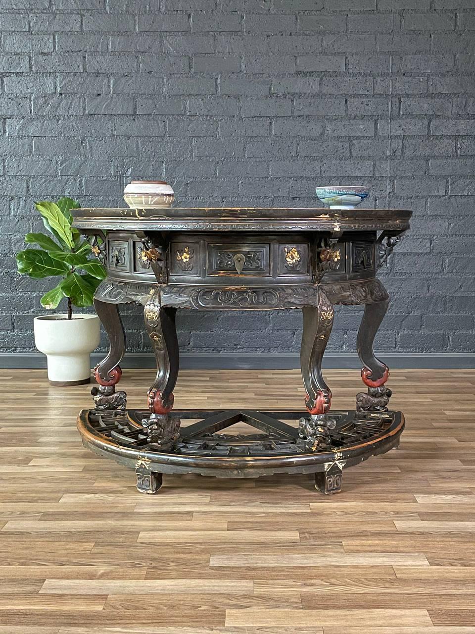Autre Console ou table d'autel vintage chinoise, style Dynastie Qing, sculptée à la main avec chien Foo en vente