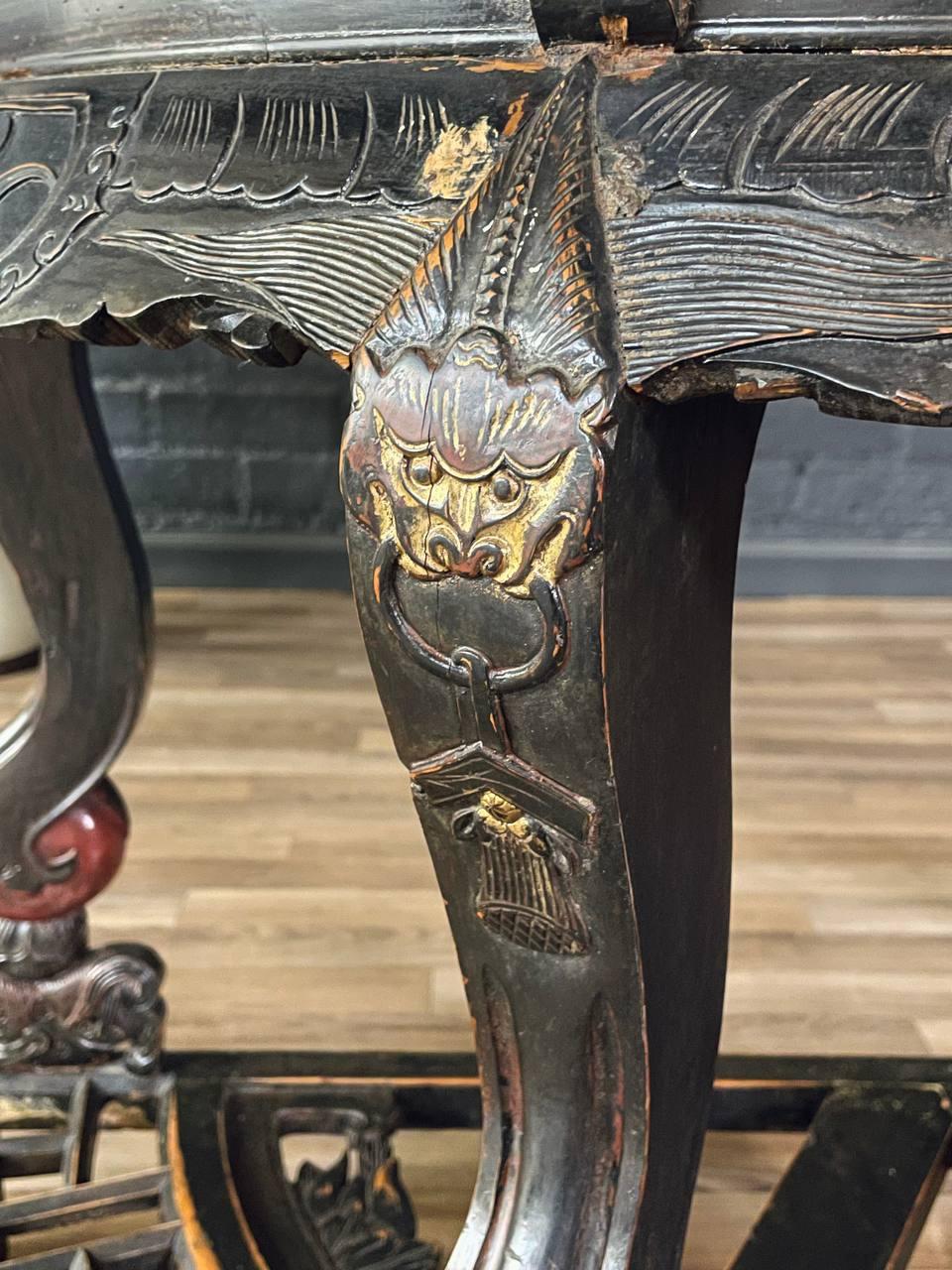 Console ou table d'autel vintage chinoise, style Dynastie Qing, sculptée à la main avec chien Foo en vente 1