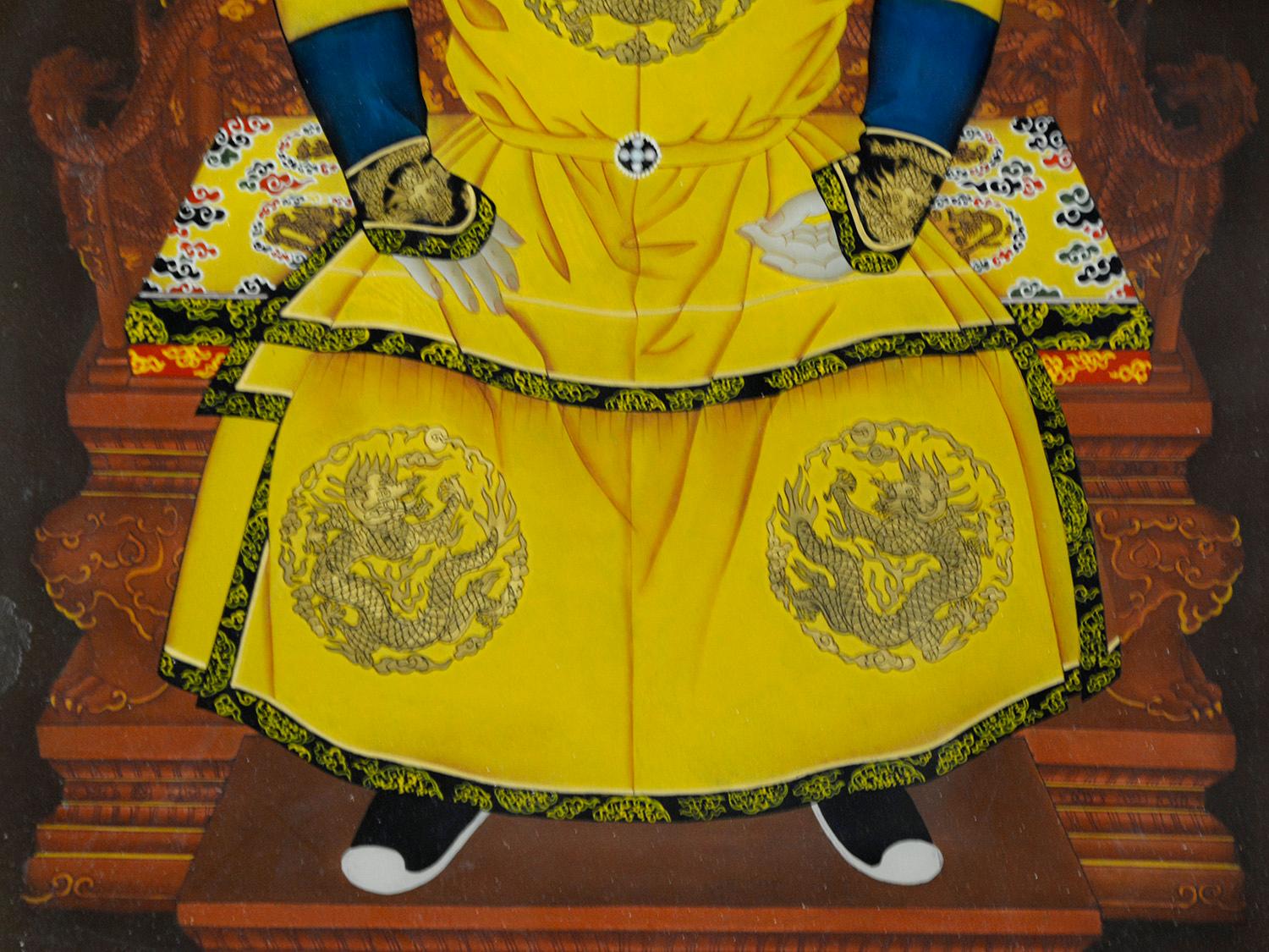 Vintage Chinese Qing Nurhaci Emperor Portrait Reverse Glass Hanging Painting In Good Condition For Sale In Danville, CA