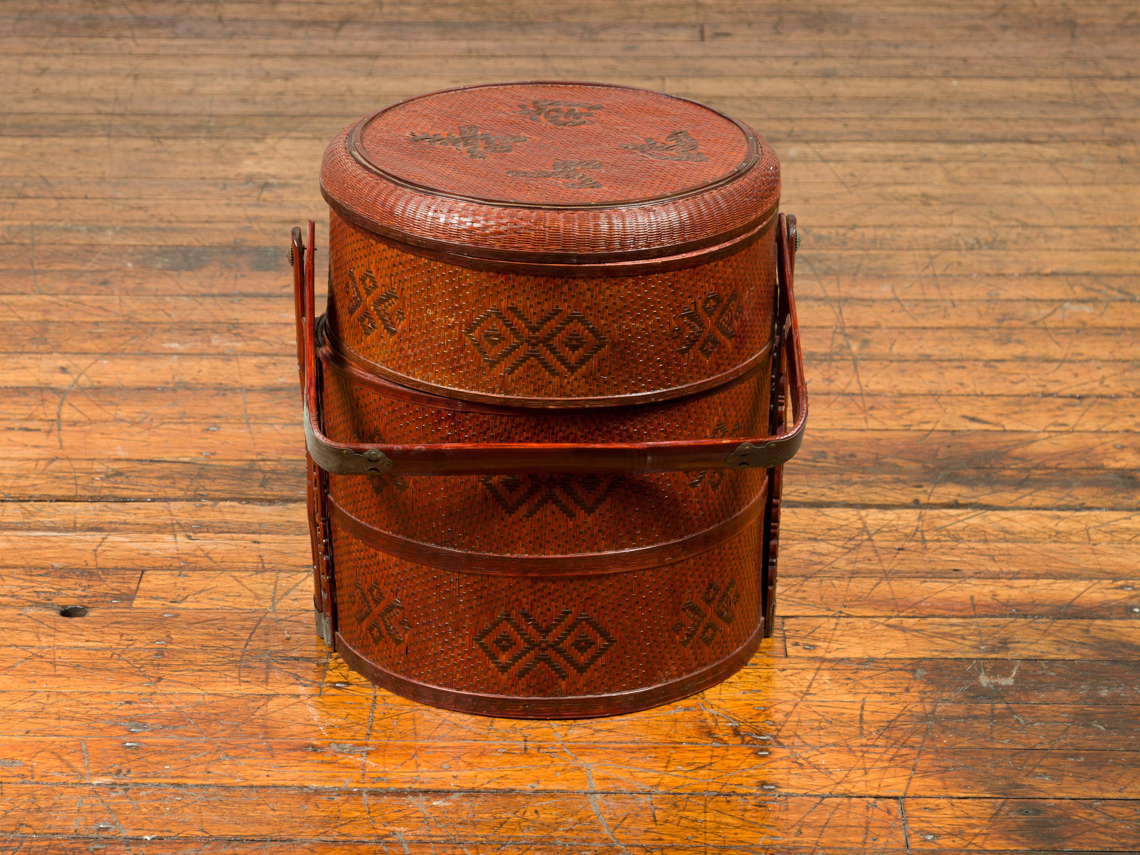 Vintage Chinese Rattan Tiered Nested Lunch Basket with Lid and Carved Handle For Sale 3