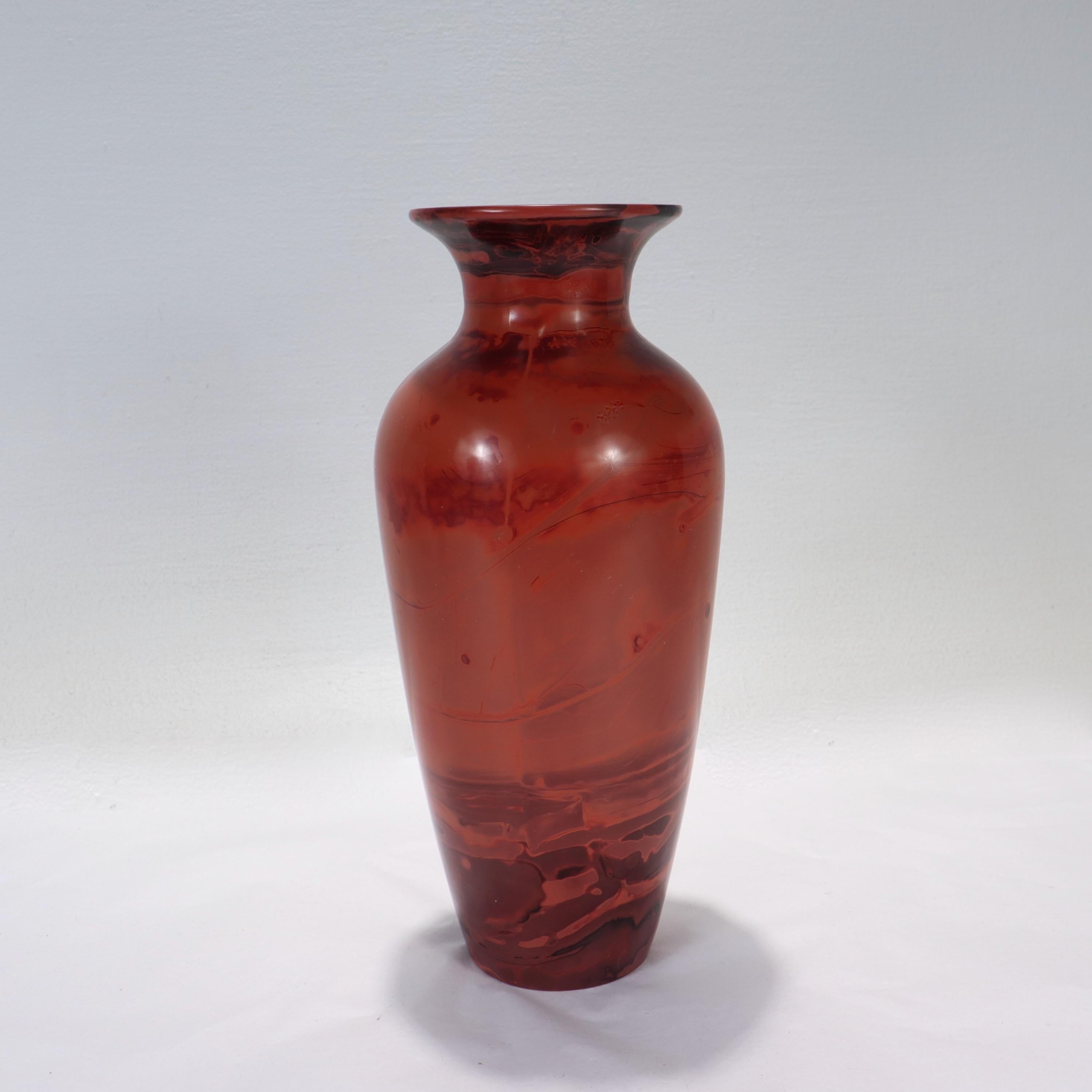 Chinesische Peking-Glas-Baluster-Vase, Realgar Peking (20. Jahrhundert) im Angebot