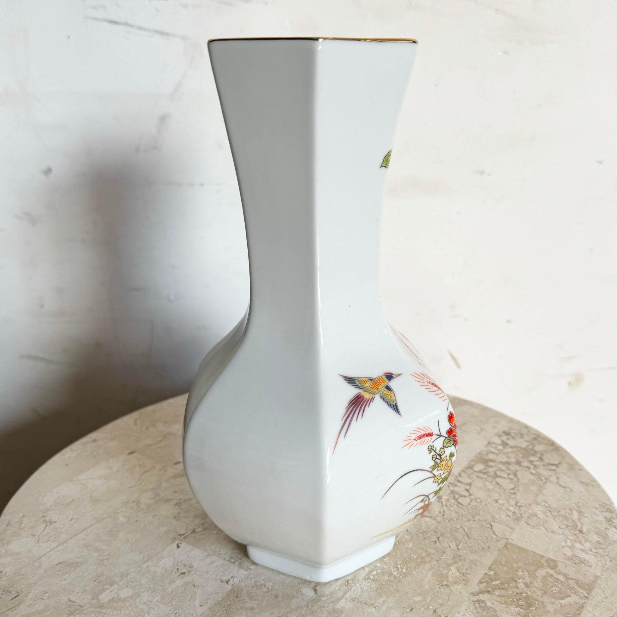 20ième siècle Vase chinois en porcelaine blanche et rouge en vente