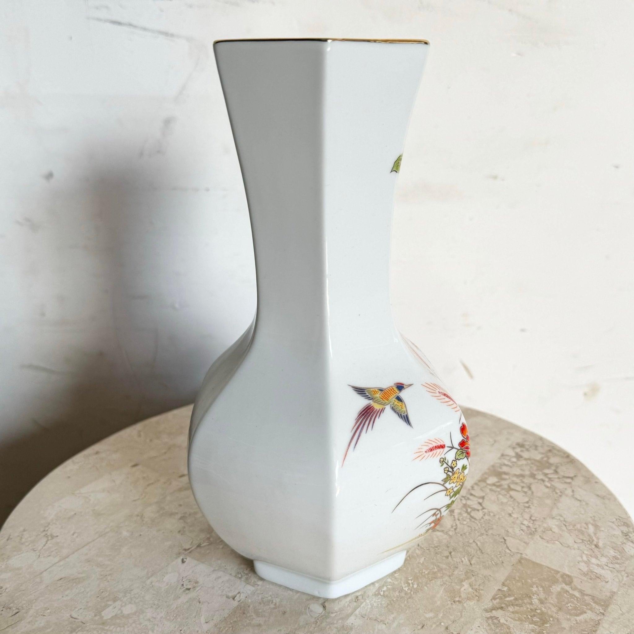 Porcellana Vaso cinese d'epoca in porcellana a fiori rossi in vendita