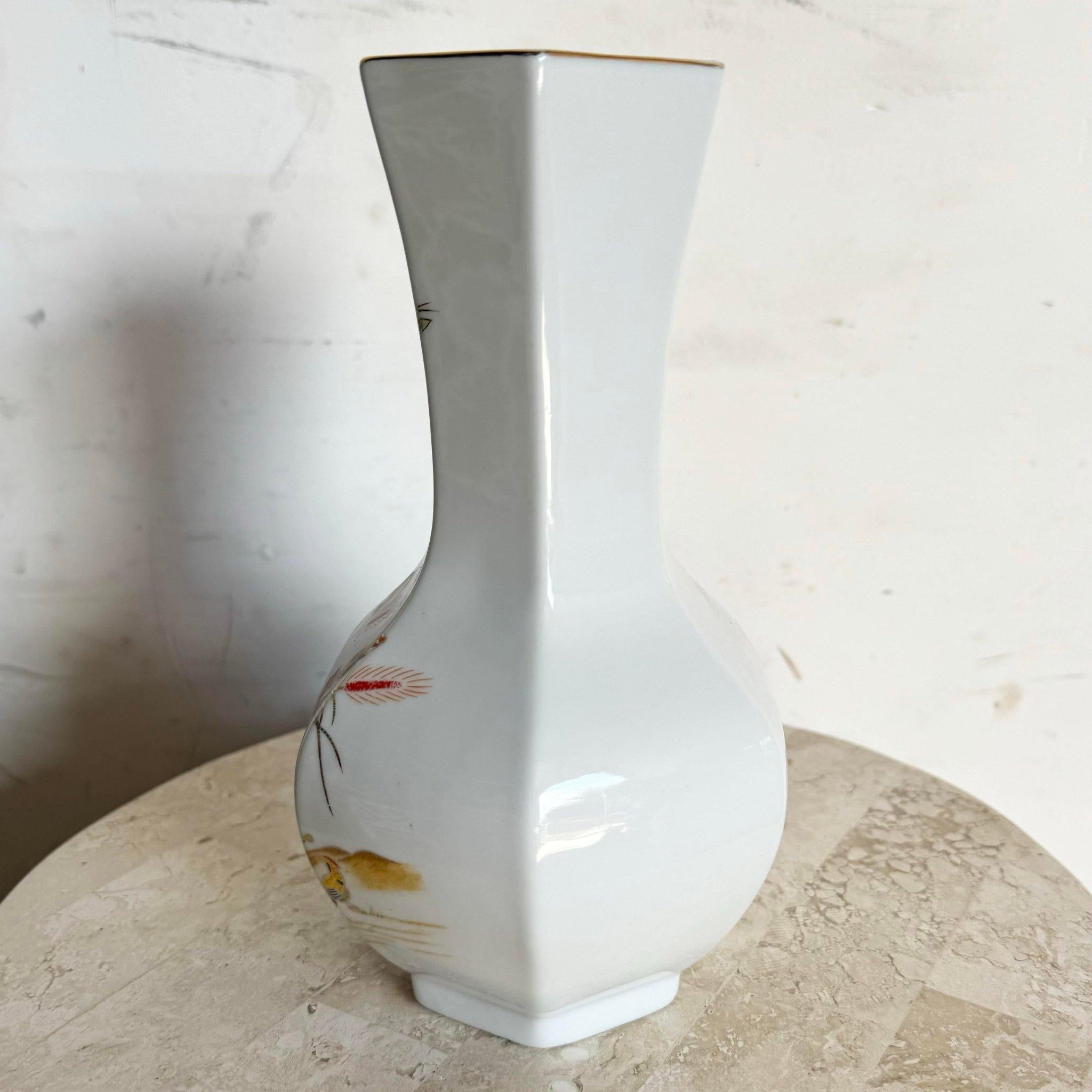 Vase chinois en porcelaine blanche et rouge en vente 1