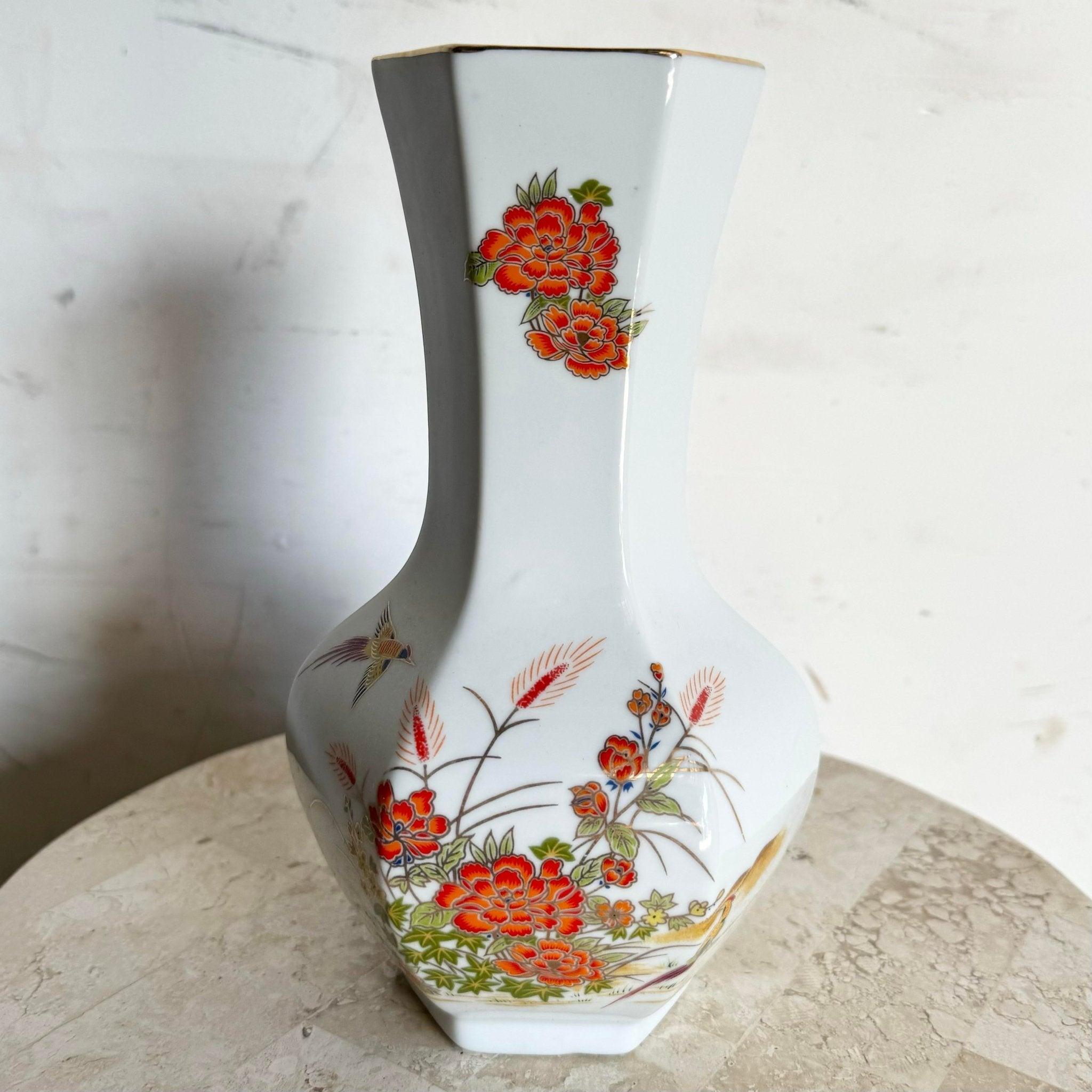 Vaso cinese d'epoca in porcellana a fiori rossi in vendita 3