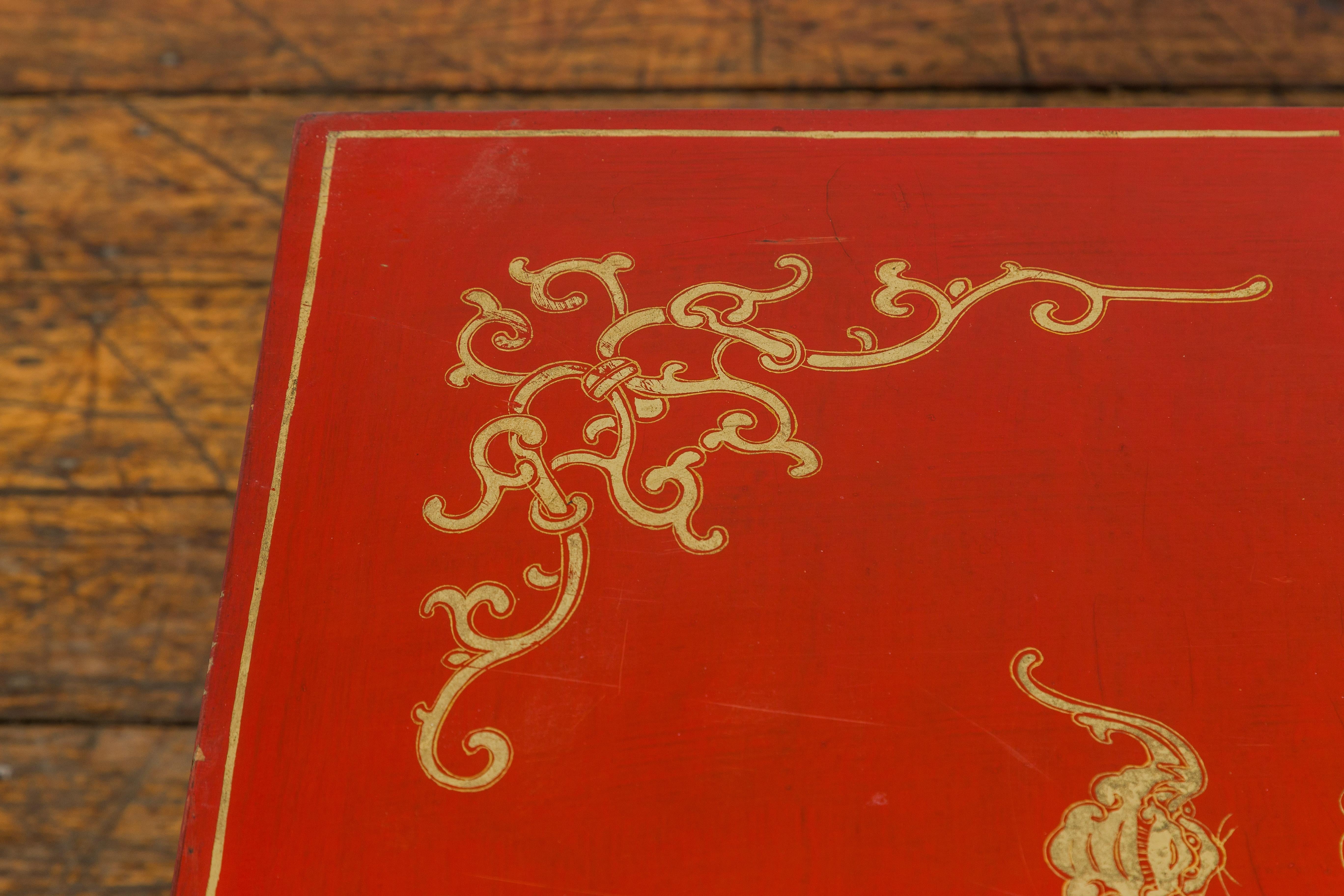 Chinesische rot lackierte Vintage-Deckentruhe mit Fledermaus, Guardian Lion, Wolkenmotiven im Angebot 7