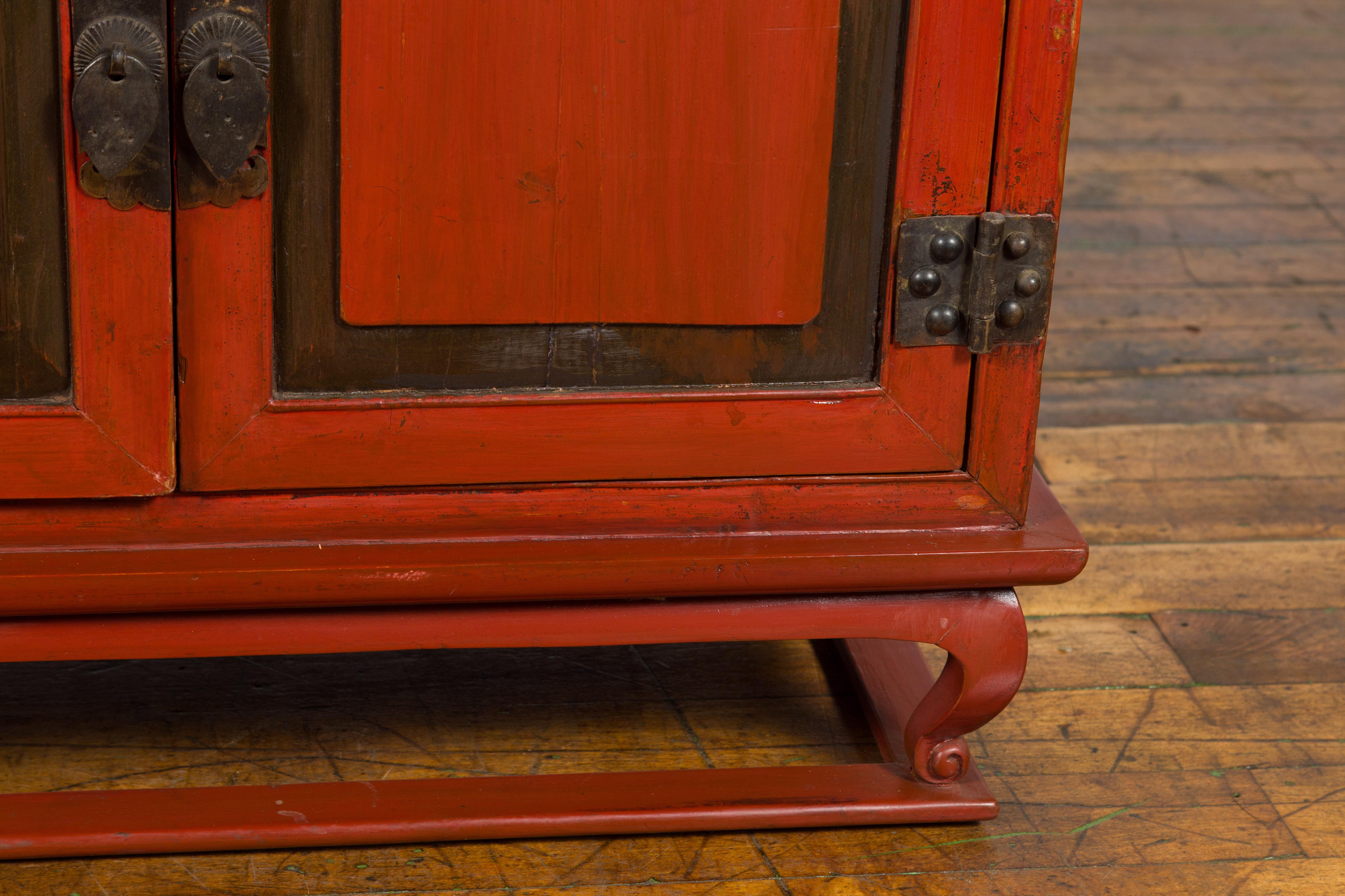 Vintage Chinese Red Lacquer Small Cabinet with Dark Accents and Cabriole Legs For Sale 3