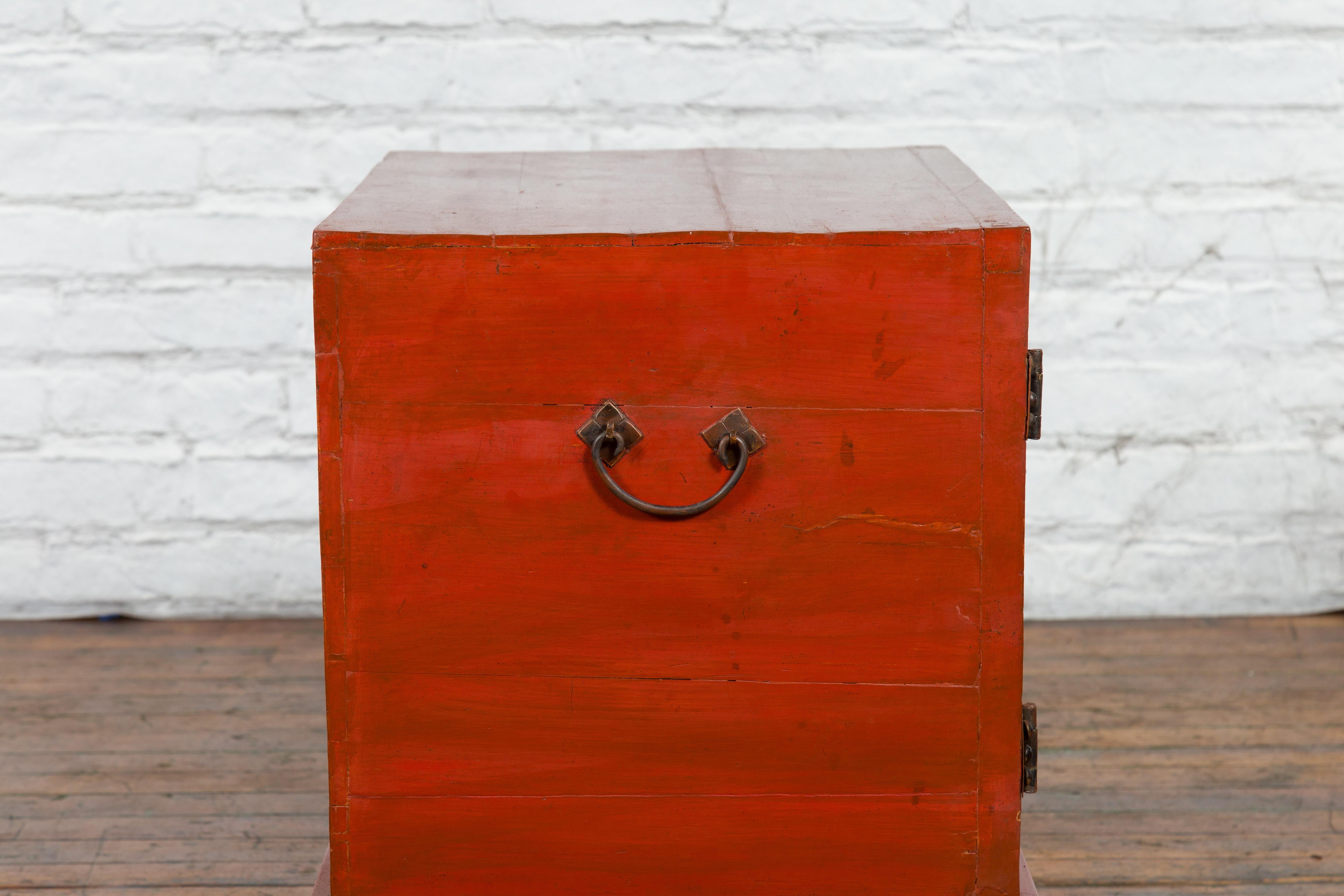 Vintage Chinese Red Lacquer Small Cabinet with Dark Accents and Cabriole Legs For Sale 7