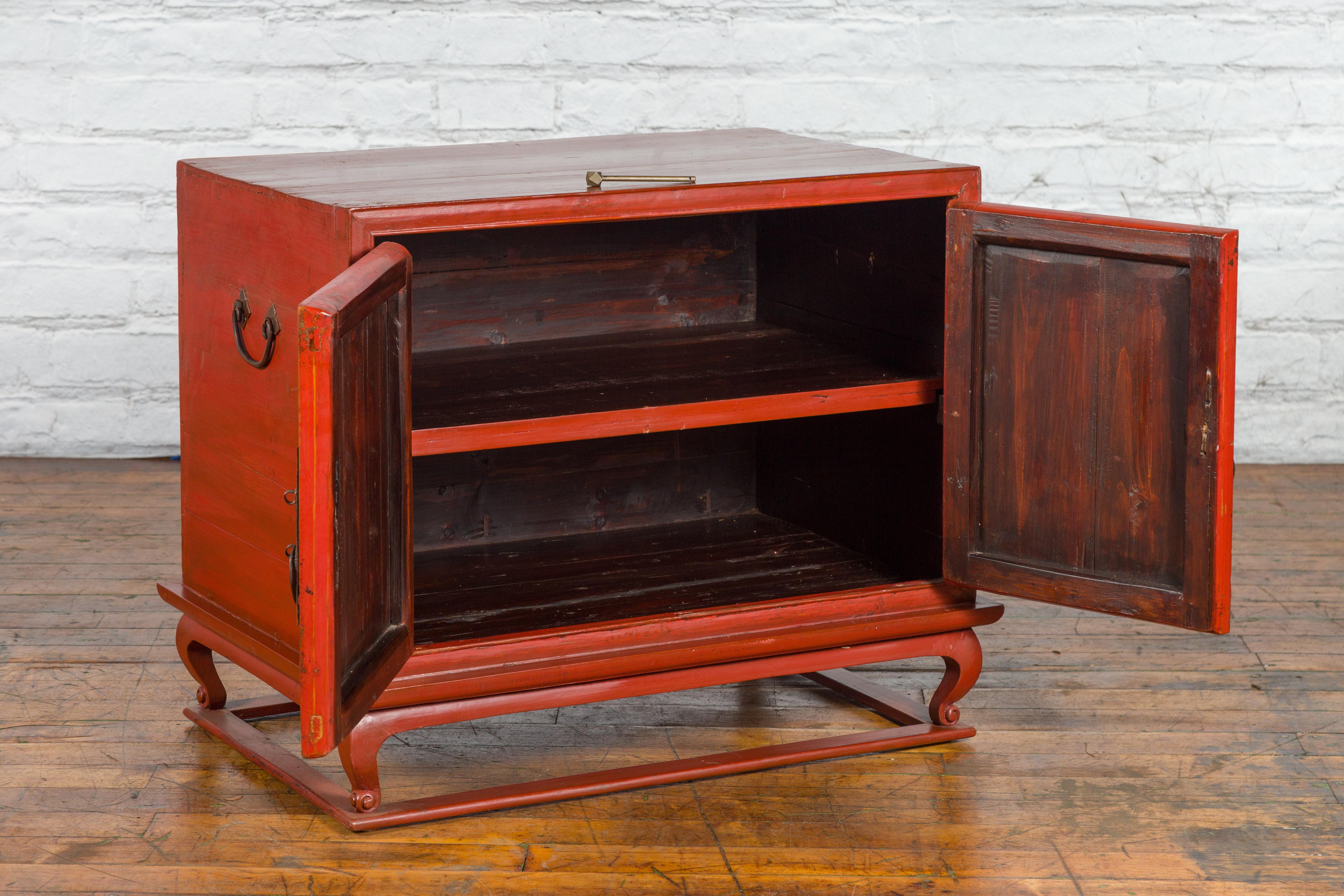 20th Century Vintage Chinese Red Lacquer Small Cabinet with Dark Accents and Cabriole Legs For Sale