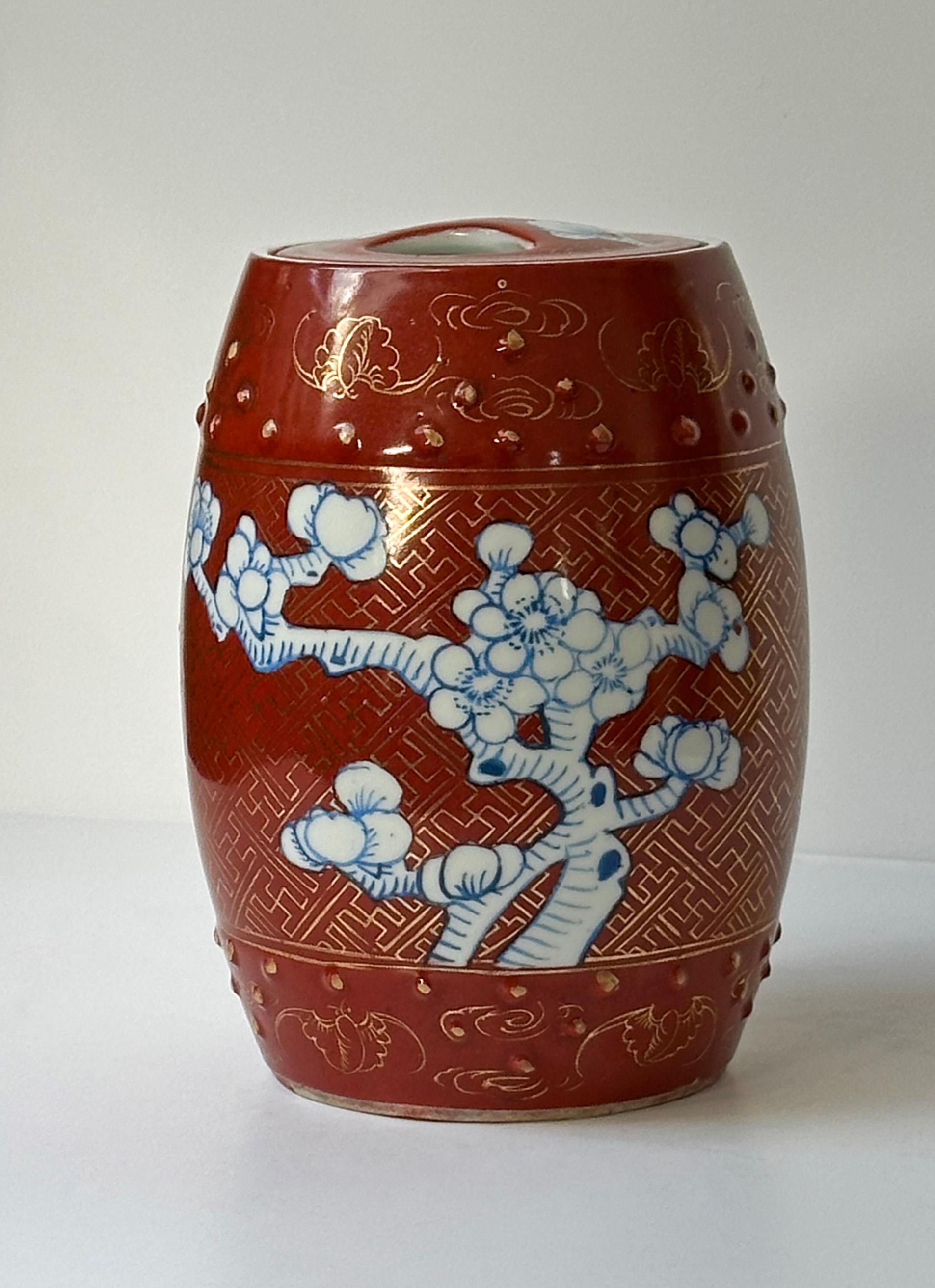 Japanese Red Porcelain ‘Prunus’ Ginger Jar In Good Condition For Sale In Glasgow, GB