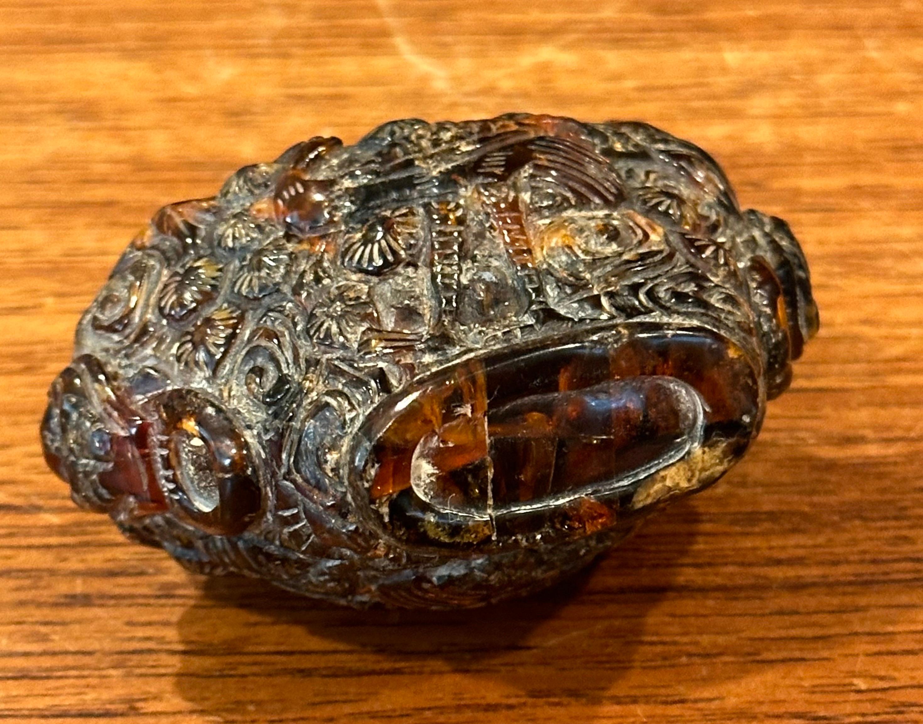 Vintage Chinese Relief Amber Snuff Bottle For Sale 3