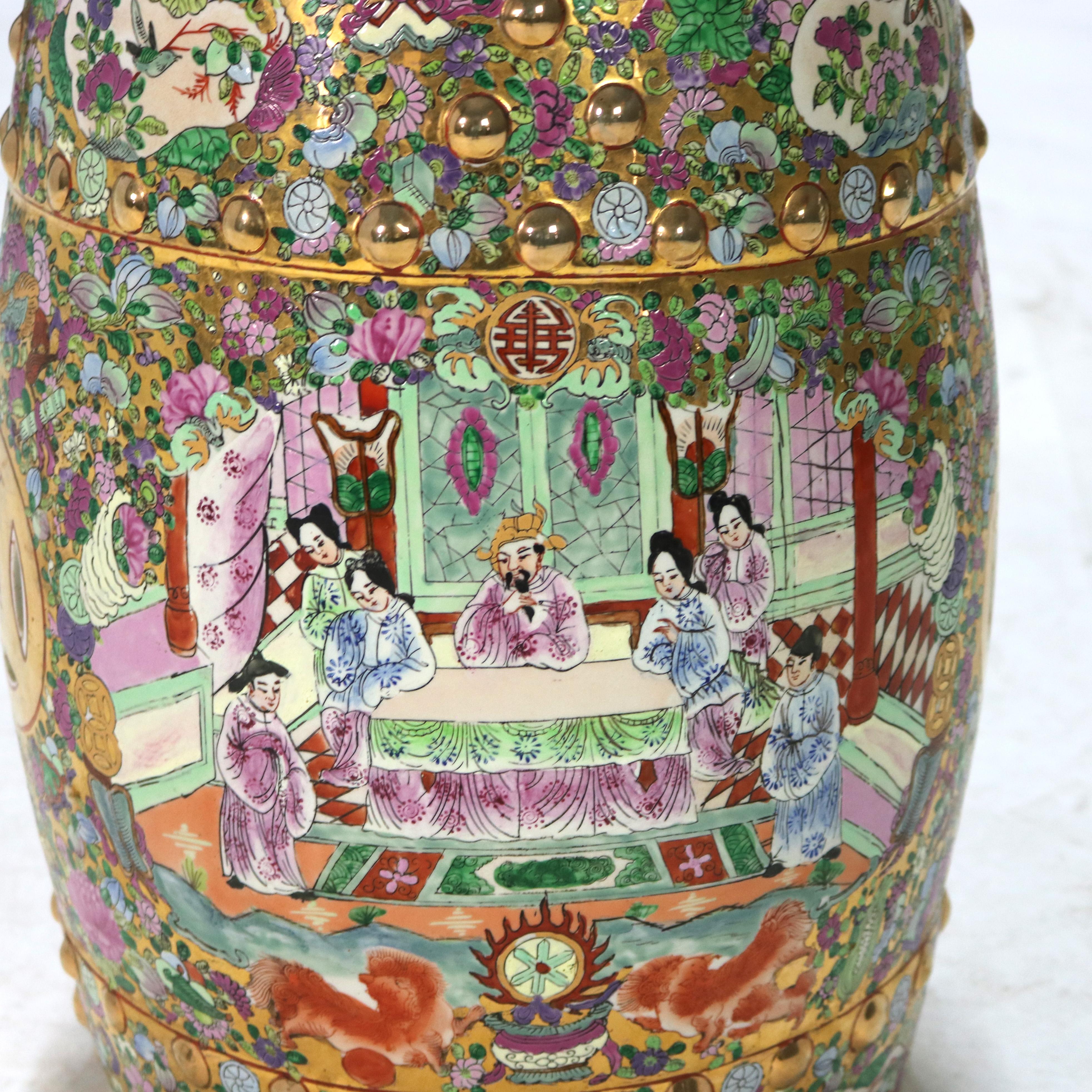 Asiento de jardín de cerámica china vintage con medallón de rosas y escena de género del siglo XX Alfarería