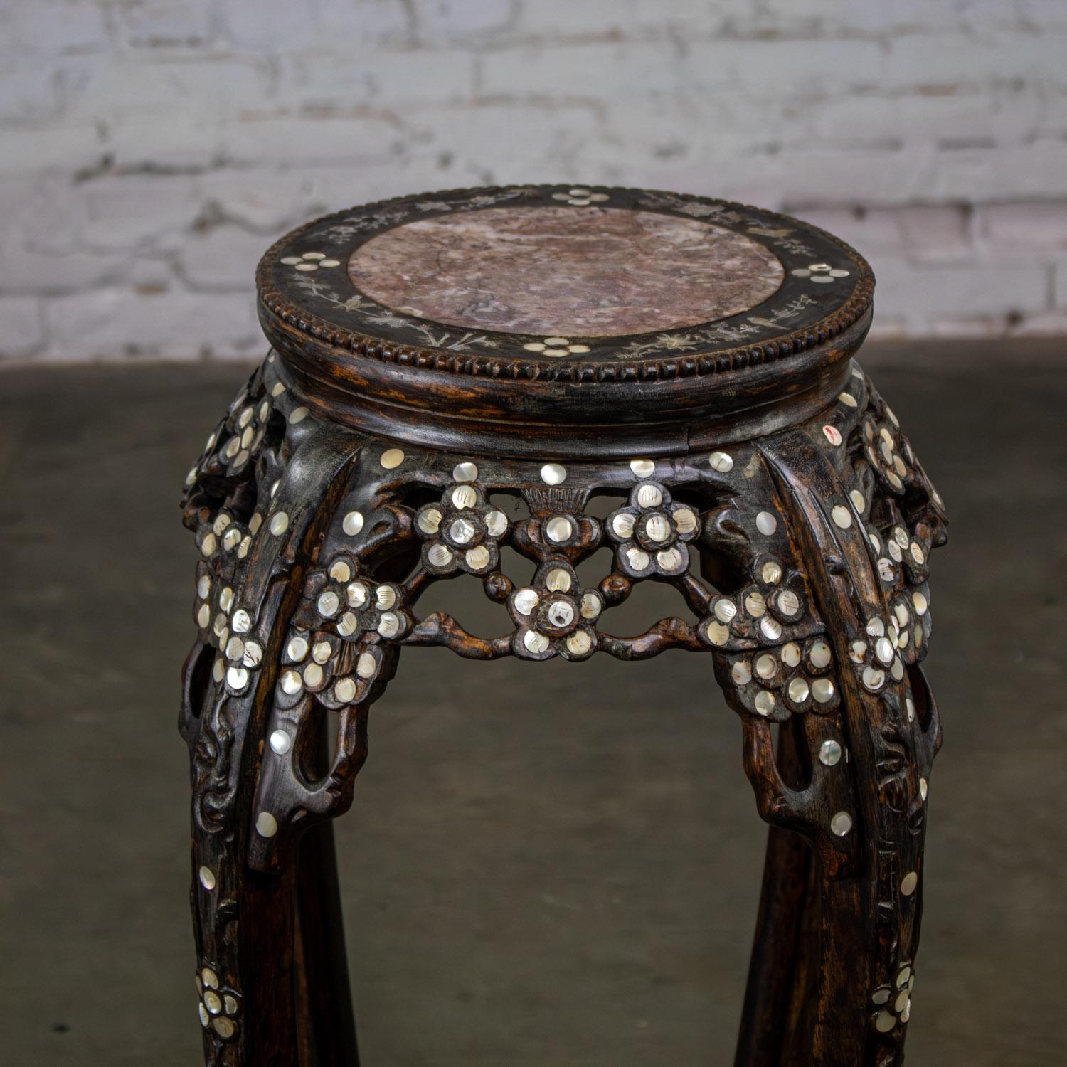 Vintage Chinesisch Palisander Sockel Pflanzenständer w/Mutter der Perle eingelegten Details (Intarsie) im Angebot