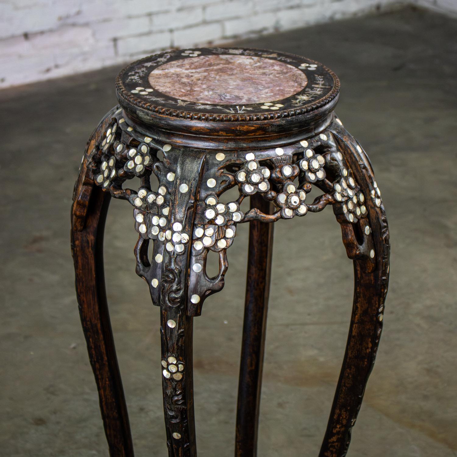 Vintage Chinesisch Palisander Sockel Pflanzenständer w/Mutter der Perle eingelegten Details im Zustand „Gut“ im Angebot in Topeka, KS