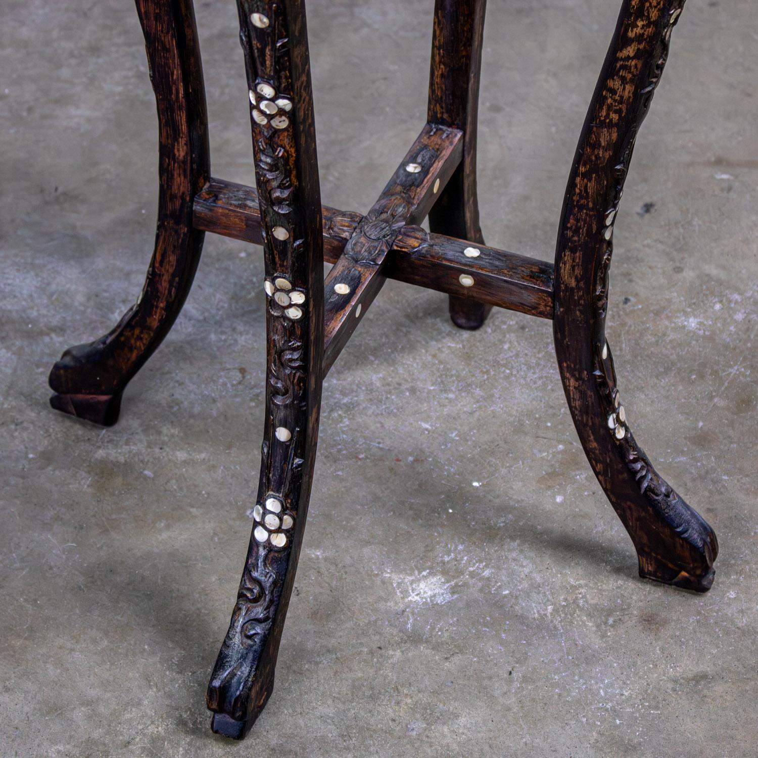 Vintage Chinesisch Palisander Sockel Pflanzenständer w/Mutter der Perle eingelegten Details (Perlmutt) im Angebot