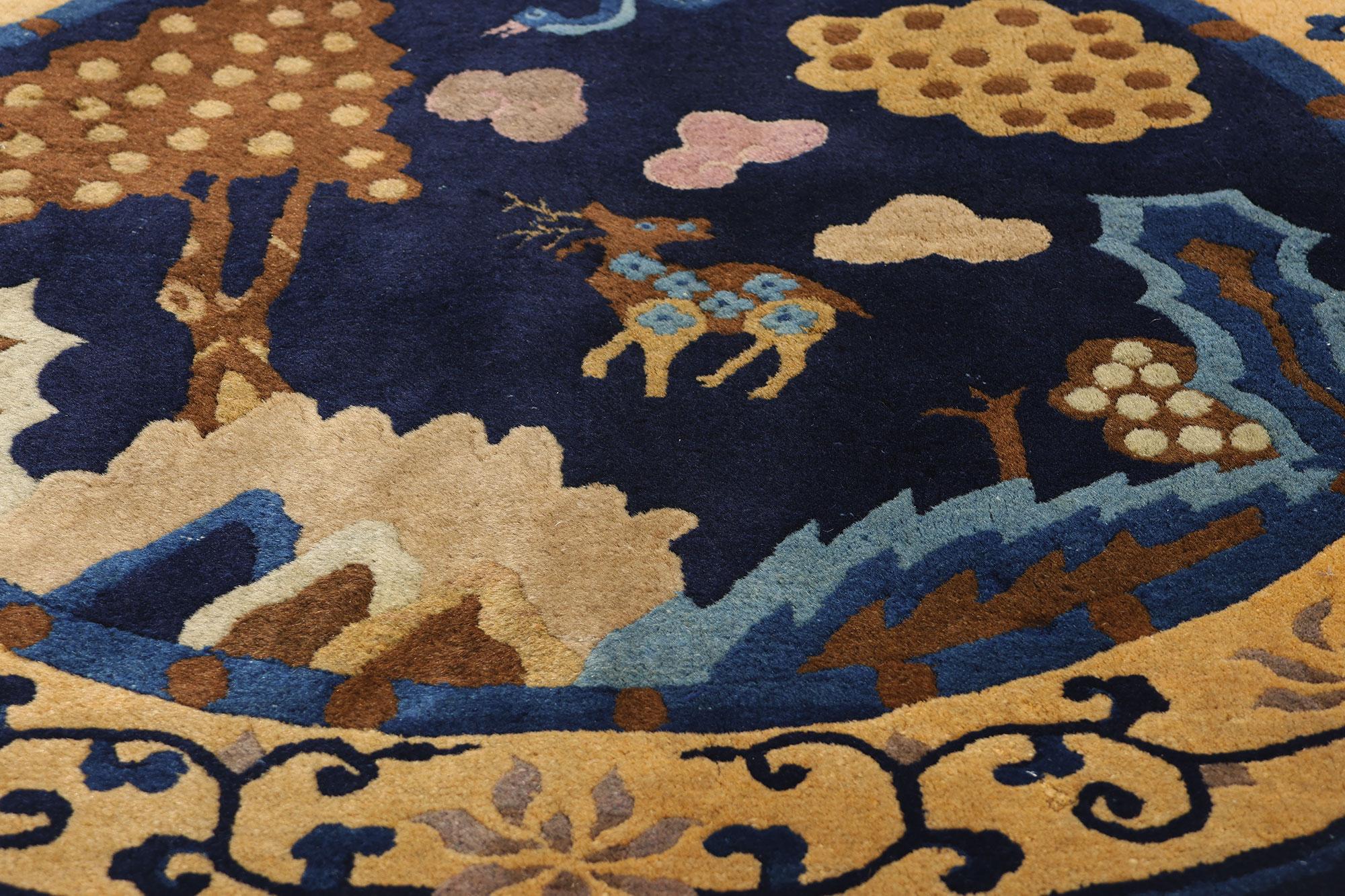Vintage Chinese Round Peking Pictorial Rug, 04'00 x 03'09 In Good Condition For Sale In Dallas, TX