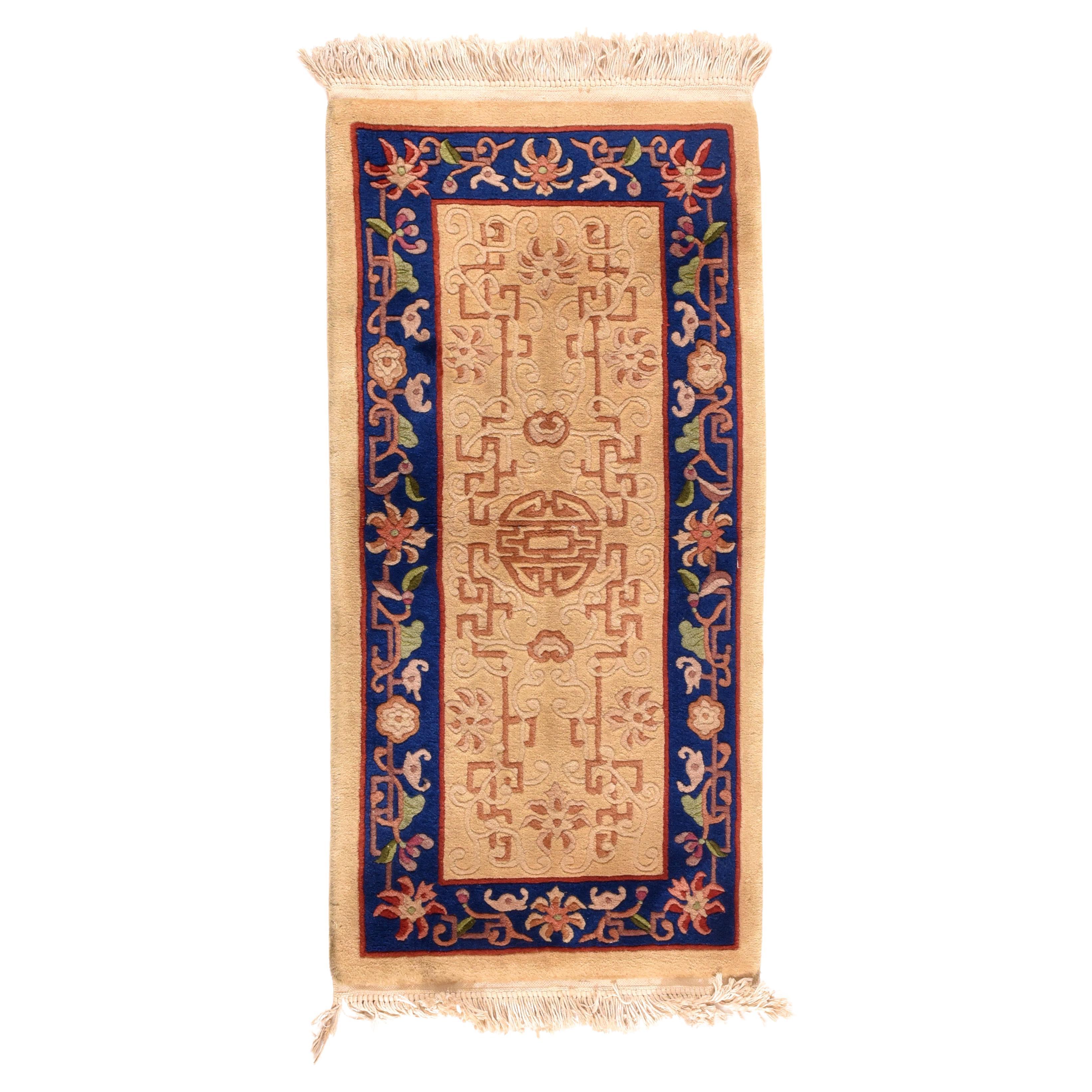 Tapis chinois vintage 2'0" x 4'2'' en vente