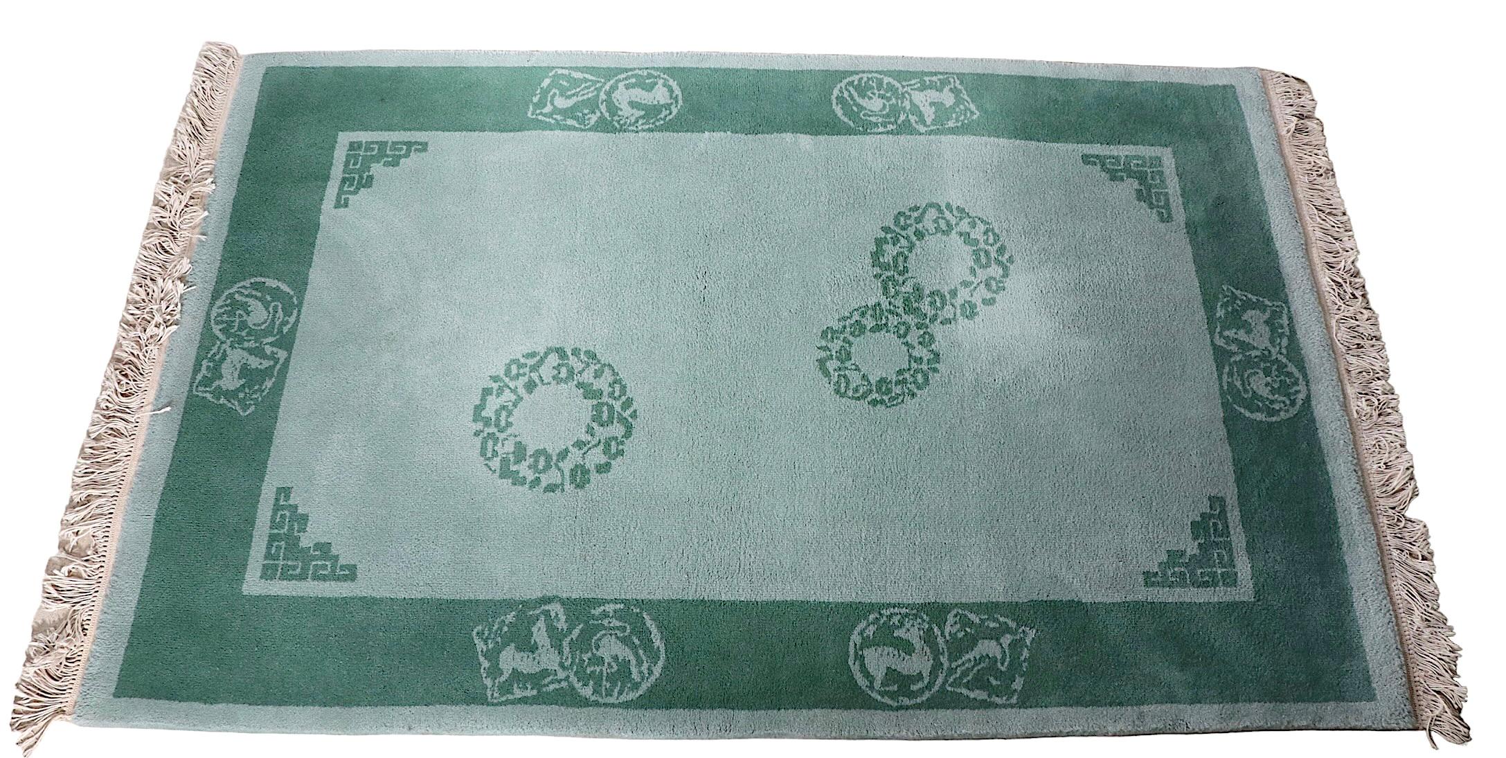 Tapis chinois vintage vert pkinois Bon état - En vente à New York, NY