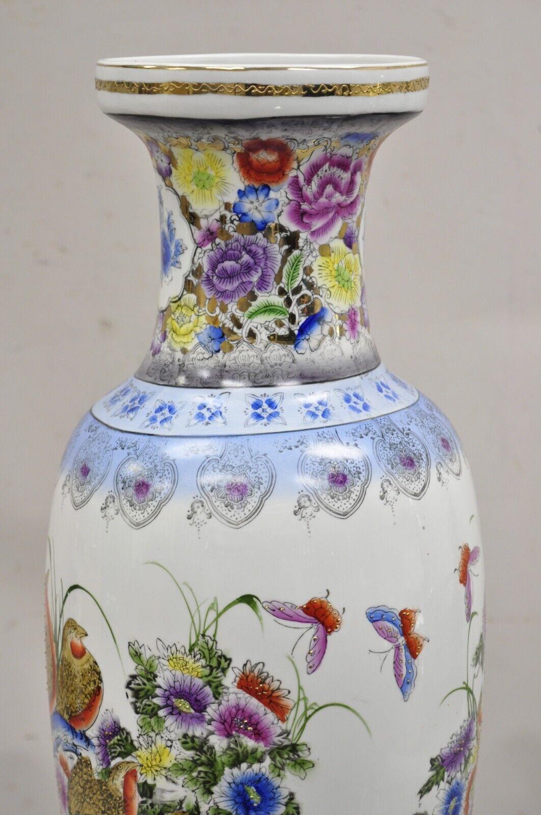 Vaso di porcellana cinese d'epoca in stile Satsuma dipinto a mano con uccelli di quaglie e fiori in vendita 4