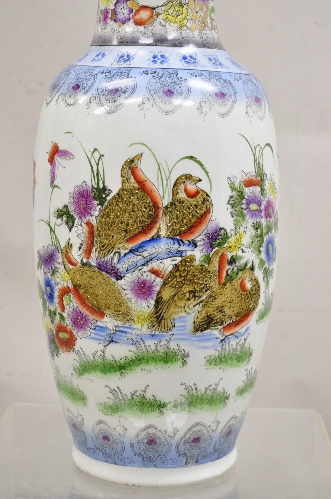 Vaso di porcellana cinese d'epoca in stile Satsuma dipinto a mano con uccelli di quaglie e fiori In condizioni buone in vendita a Philadelphia, PA
