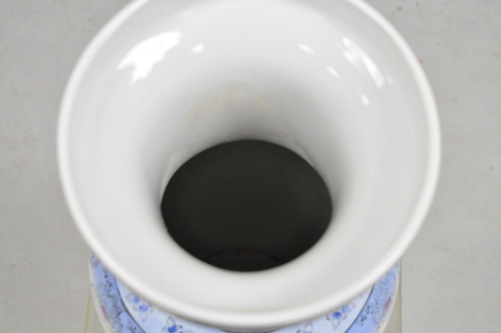 Vaso di porcellana cinese d'epoca in stile Satsuma dipinto a mano con uccelli di quaglie e fiori in vendita 1