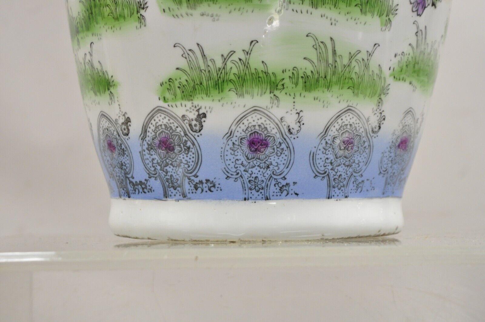 Vaso di porcellana cinese d'epoca in stile Satsuma dipinto a mano con uccelli di quaglie e fiori in vendita 3
