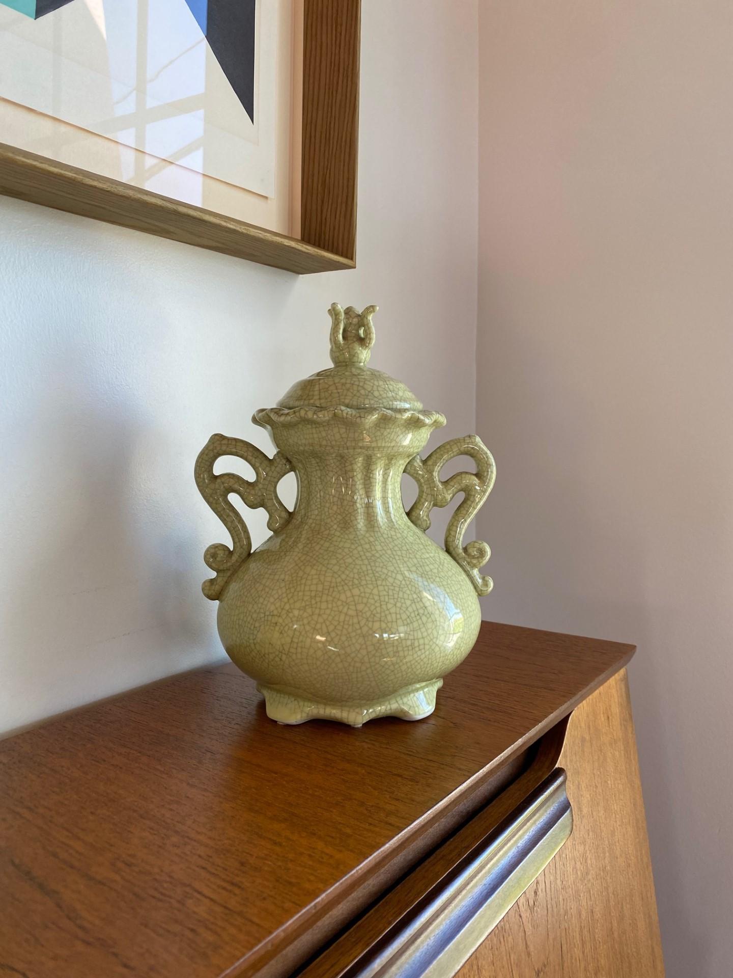 Chinesische skulpturale Chinoiserie-Keramik-Urne mit Craquelé-Glasur, Vintage  im Angebot 1