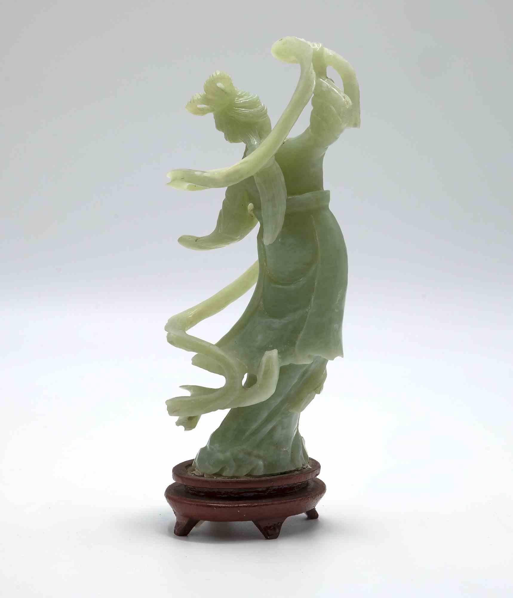 Die chinesische Serpentin-Skulptur im Vintage-Stil ist ein traditionelles Dekorationsobjekt, das in China zu Beginn des 20.

Serpentinenmarmor. 

Hergestellt in China. 

Gute Bedingungen. 

Eine kleine chinesische Serpentine-Skulptur, die He Xiangu