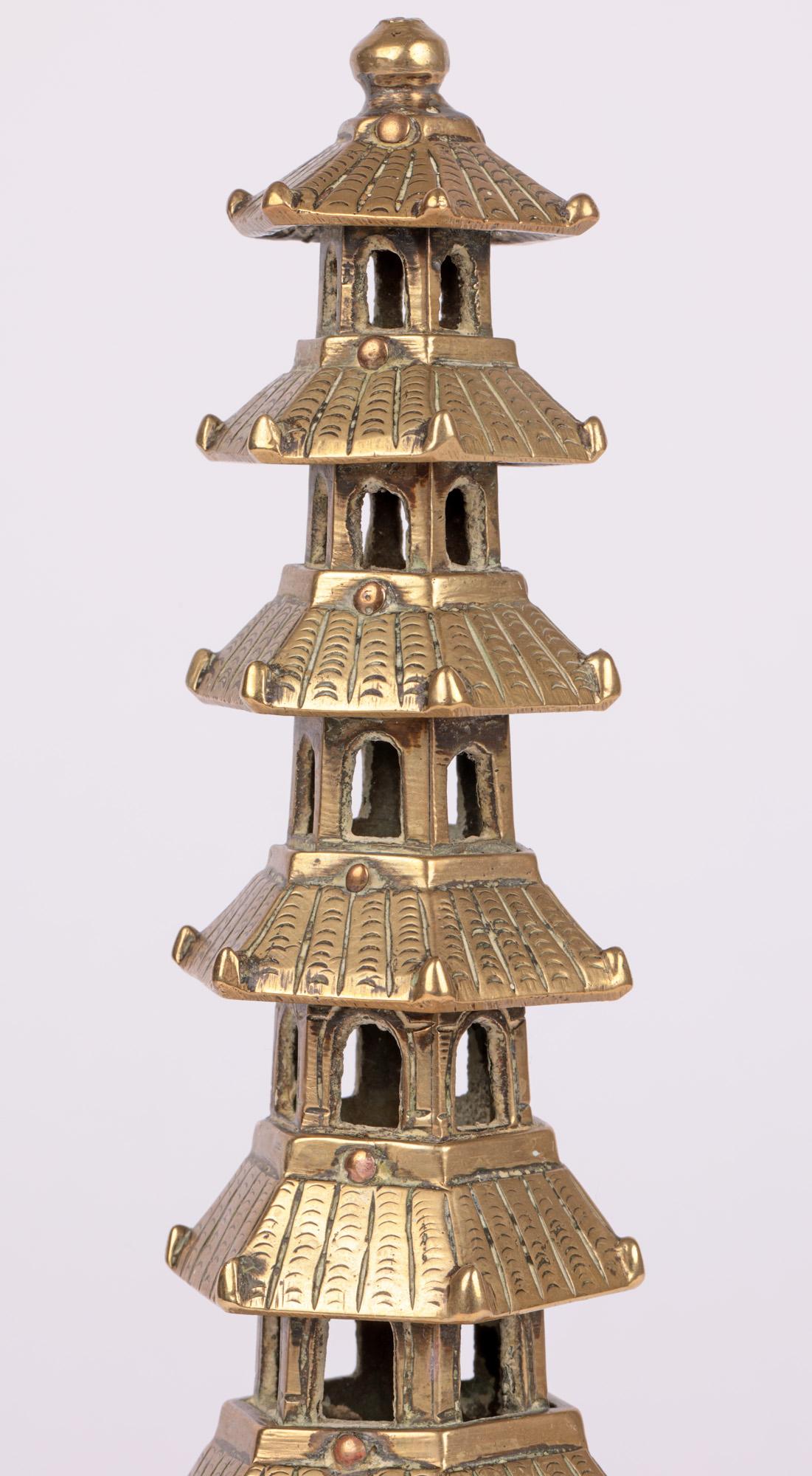 Exportation chinoise Brûleur d'encens chinois vintage à sept niveaux en laiton pour pagode