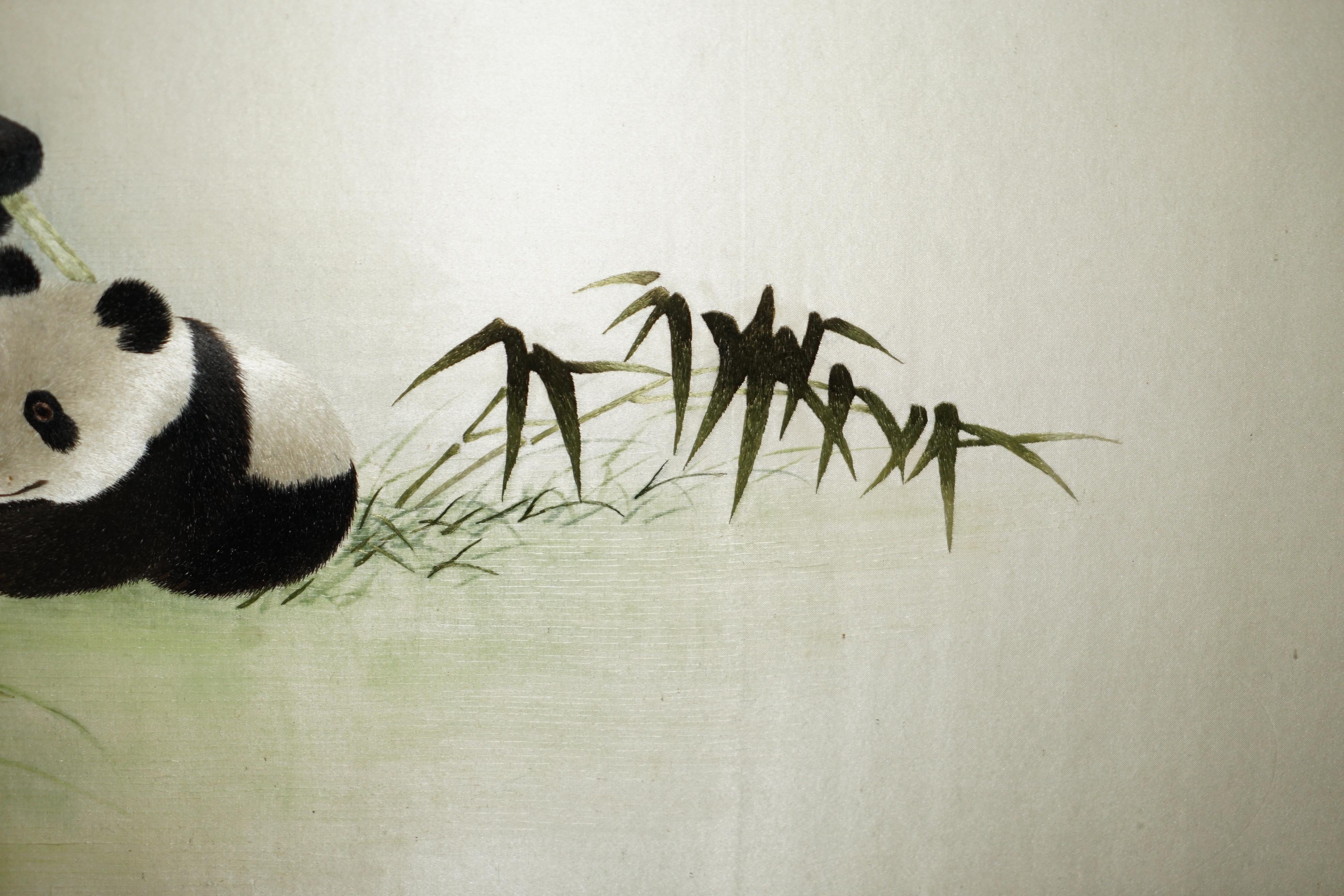 ViNTAGE CHINESE SILK EMBROIDERED TAPEStry DEPICTING PANDAS HAVING FUN IN FOREST (20. Jahrhundert) im Angebot