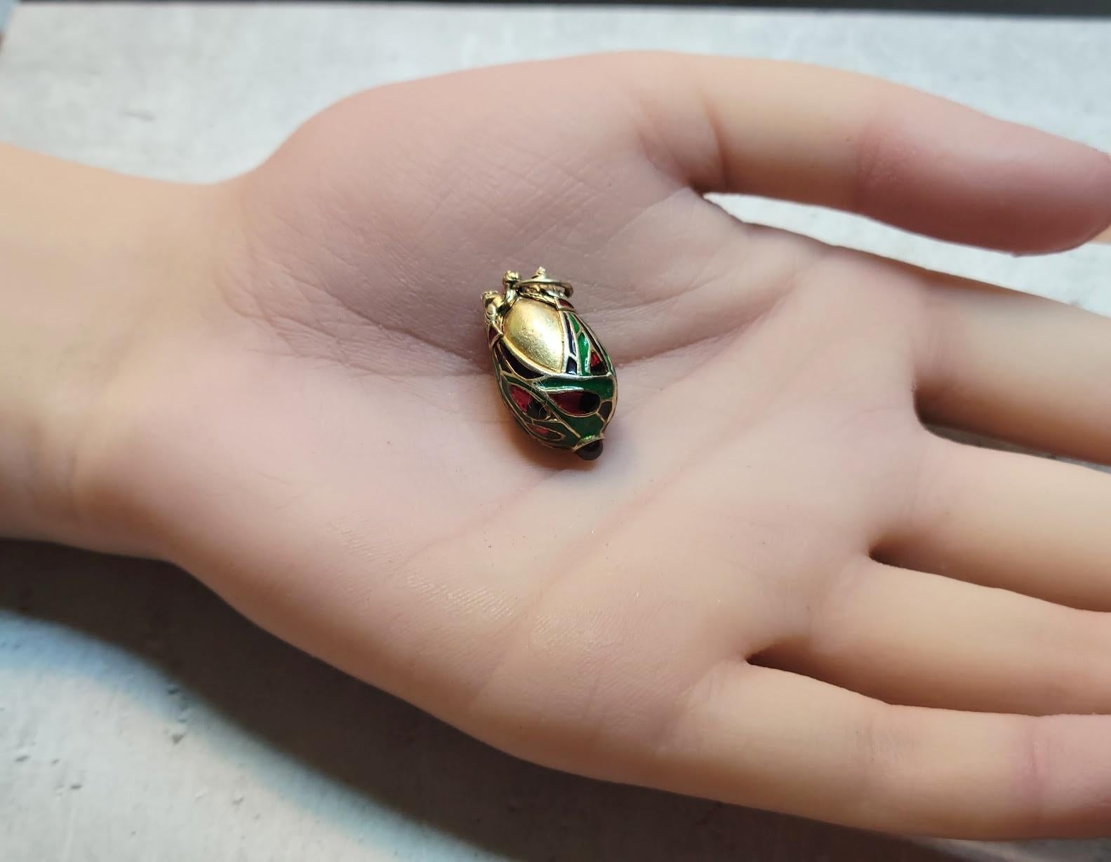 Vintage Chinese Silver Gilt Enamel Egg Pendant In Good Condition For Sale In Chesterland, OH