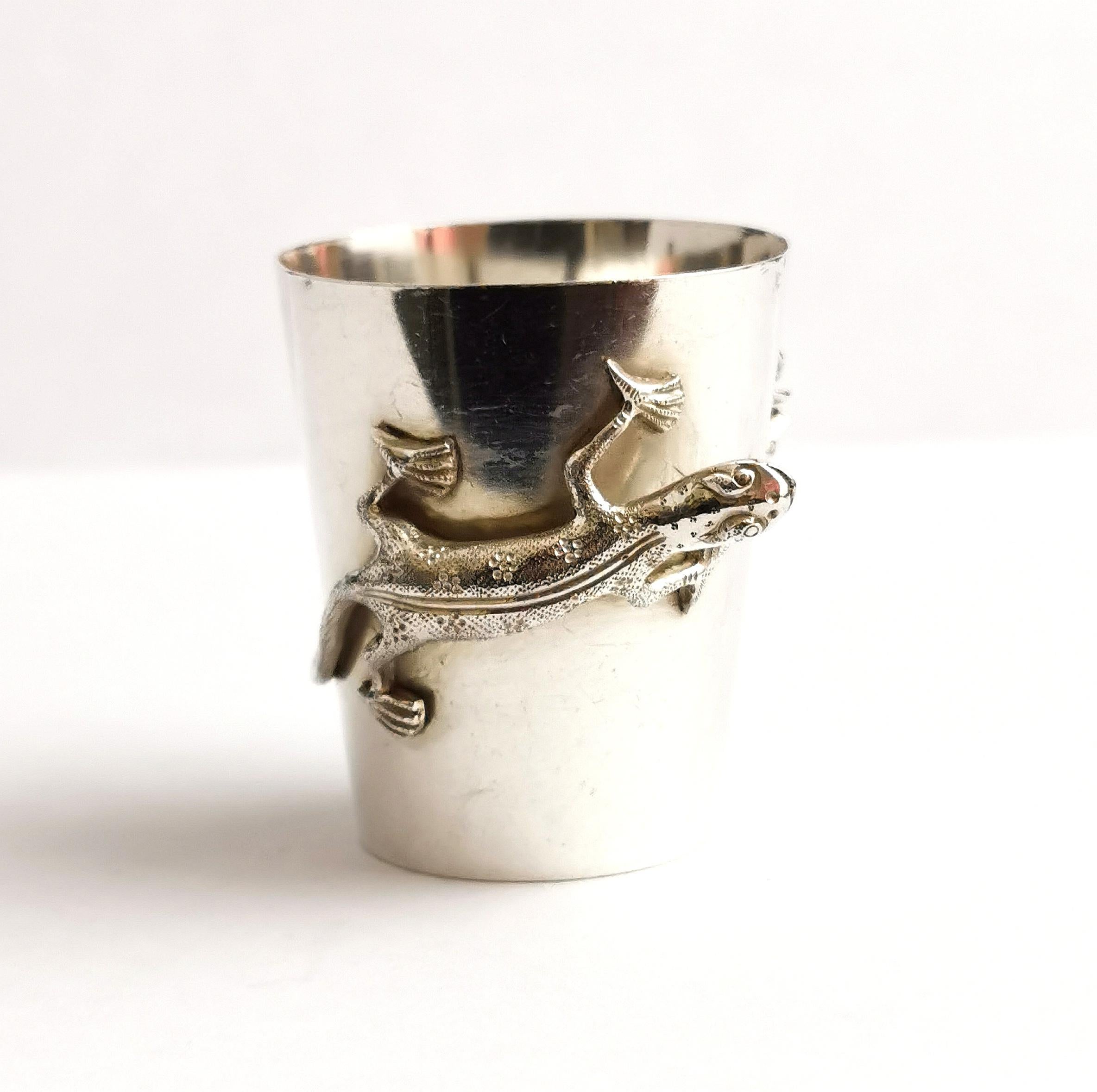 A fantastic Chinese vintage novelty silver shot glass.

This shot glass is a regular size with a plain conical shape and straight rim

It features Chinese marks to the base, in Chinese, no pseudo marks.

This amazing shot glass has an applied