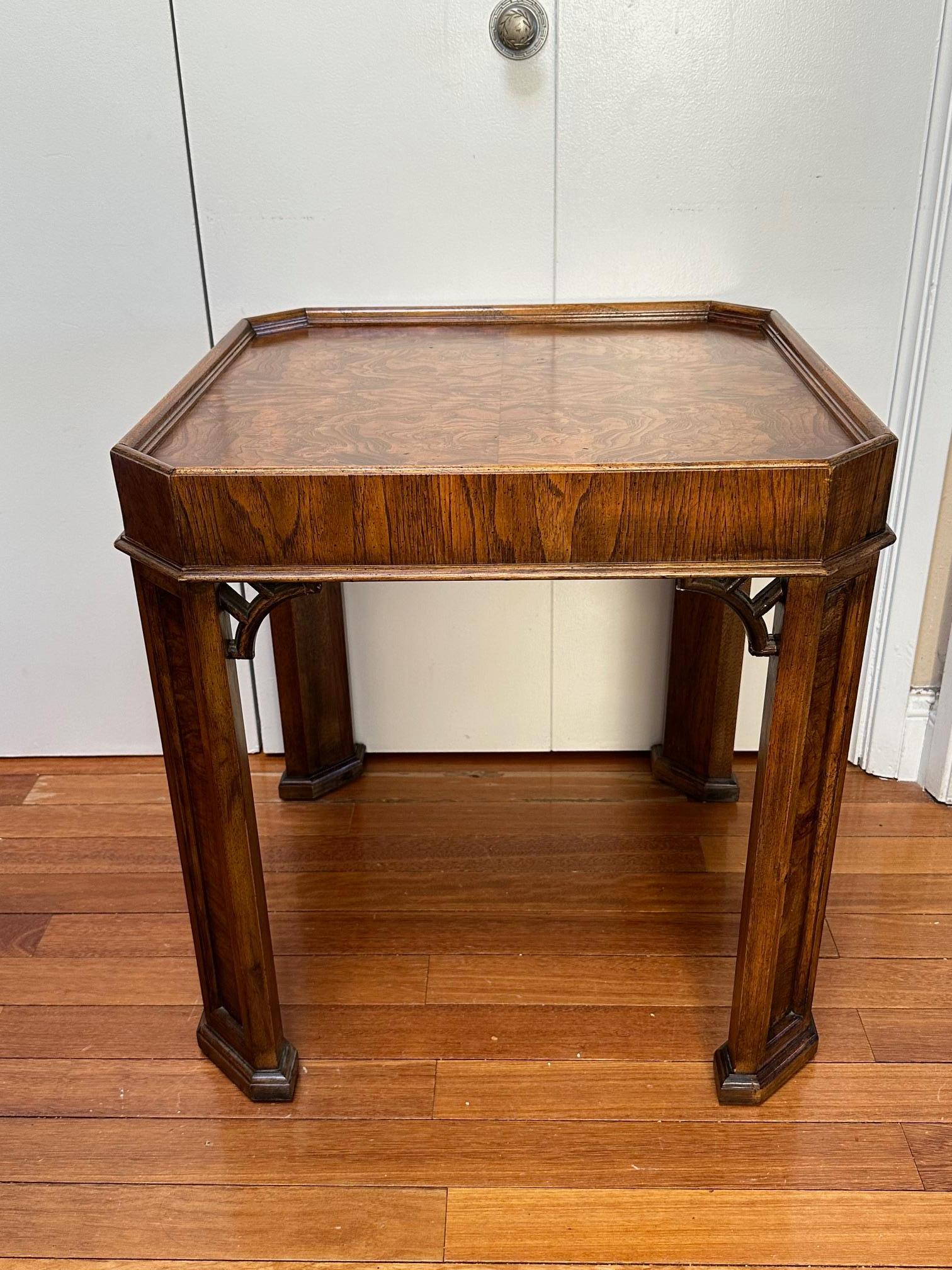 Chinesischer Chippendale-Desserttisch im George-III-Stil aus Wurzelholz und Ulmenholz im Angebot 2
