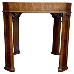 Tavolo Occasionale Chippendale Cinese in stile Giorgio III in legno di olmo e radica