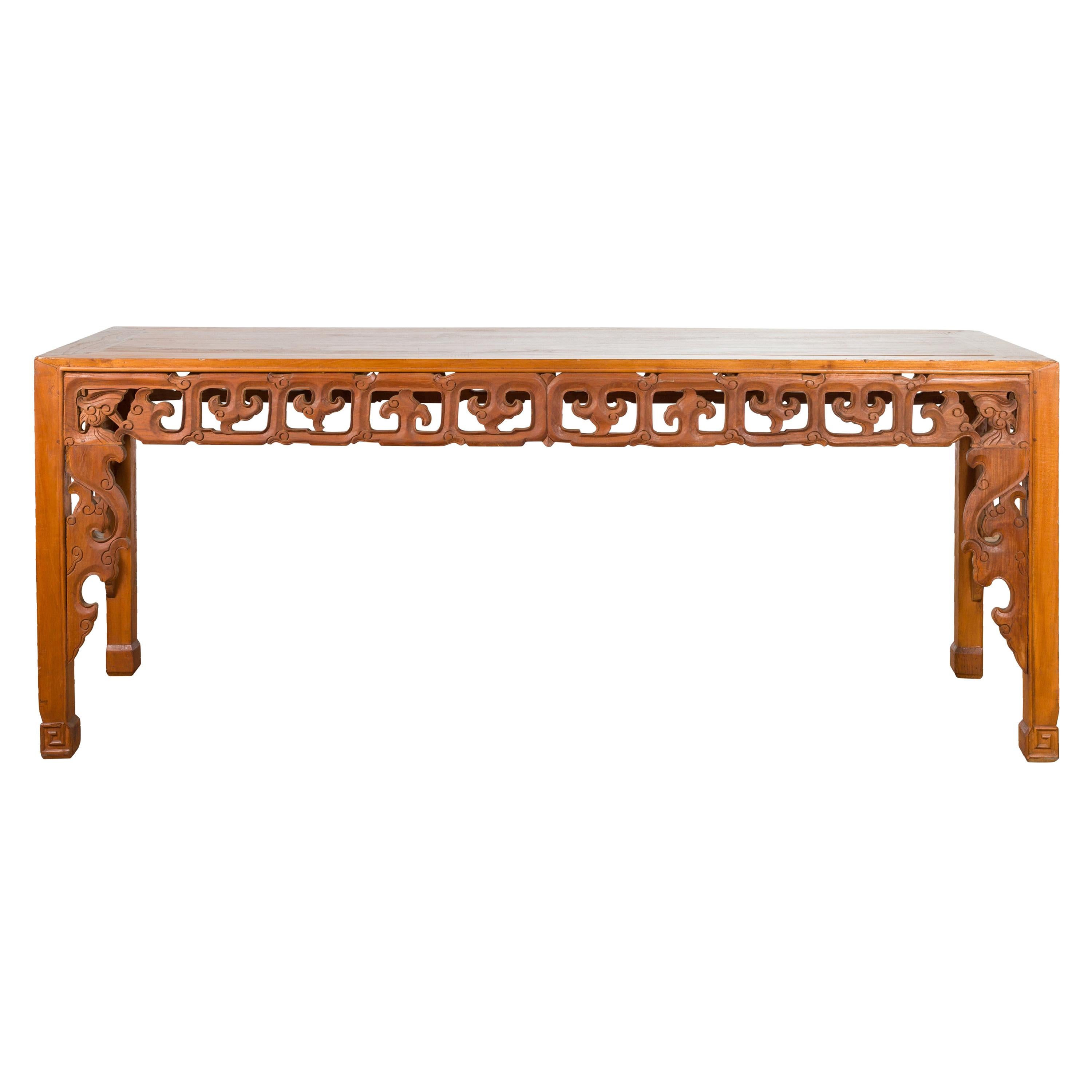 Table d'autel indonésienne vintage en bois de teck de style chinois avec tablier sculpté en nuage