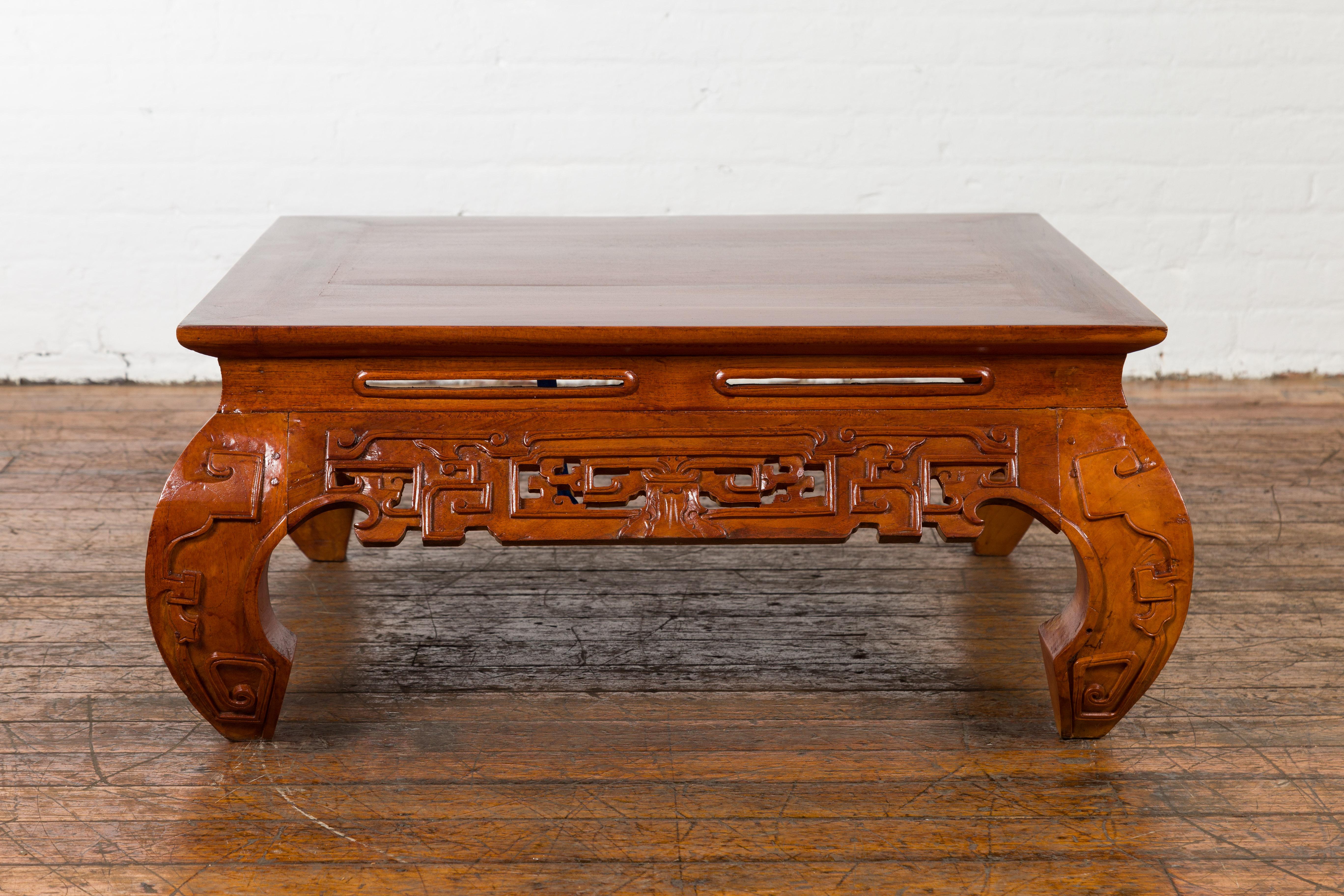 Vintage Chinese Style Low Kang Coffee Table with Carved Scrolls and Chow Legs In Good Condition For Sale In Yonkers, NY